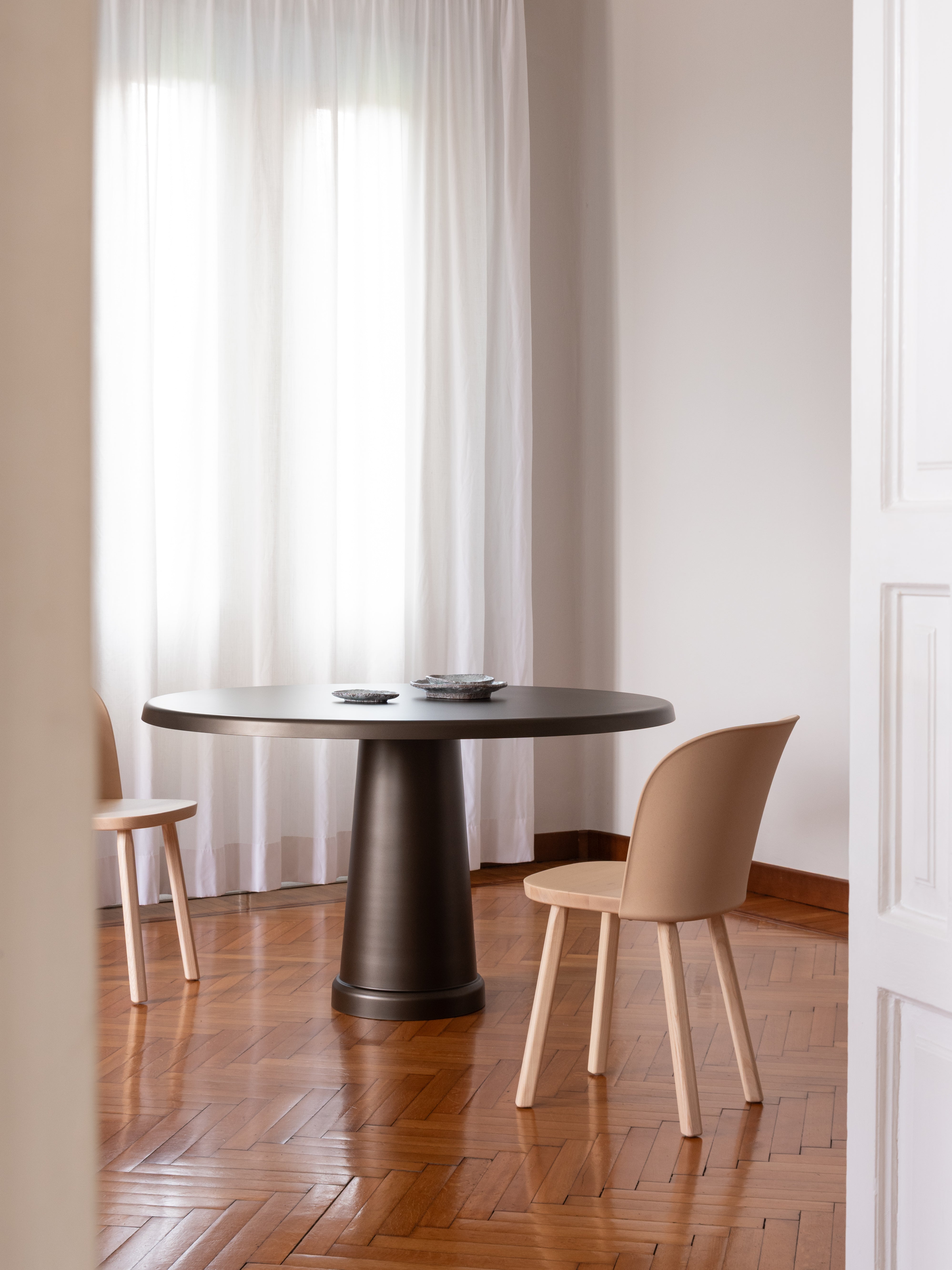 ALL-ROUND Round Brick Table
