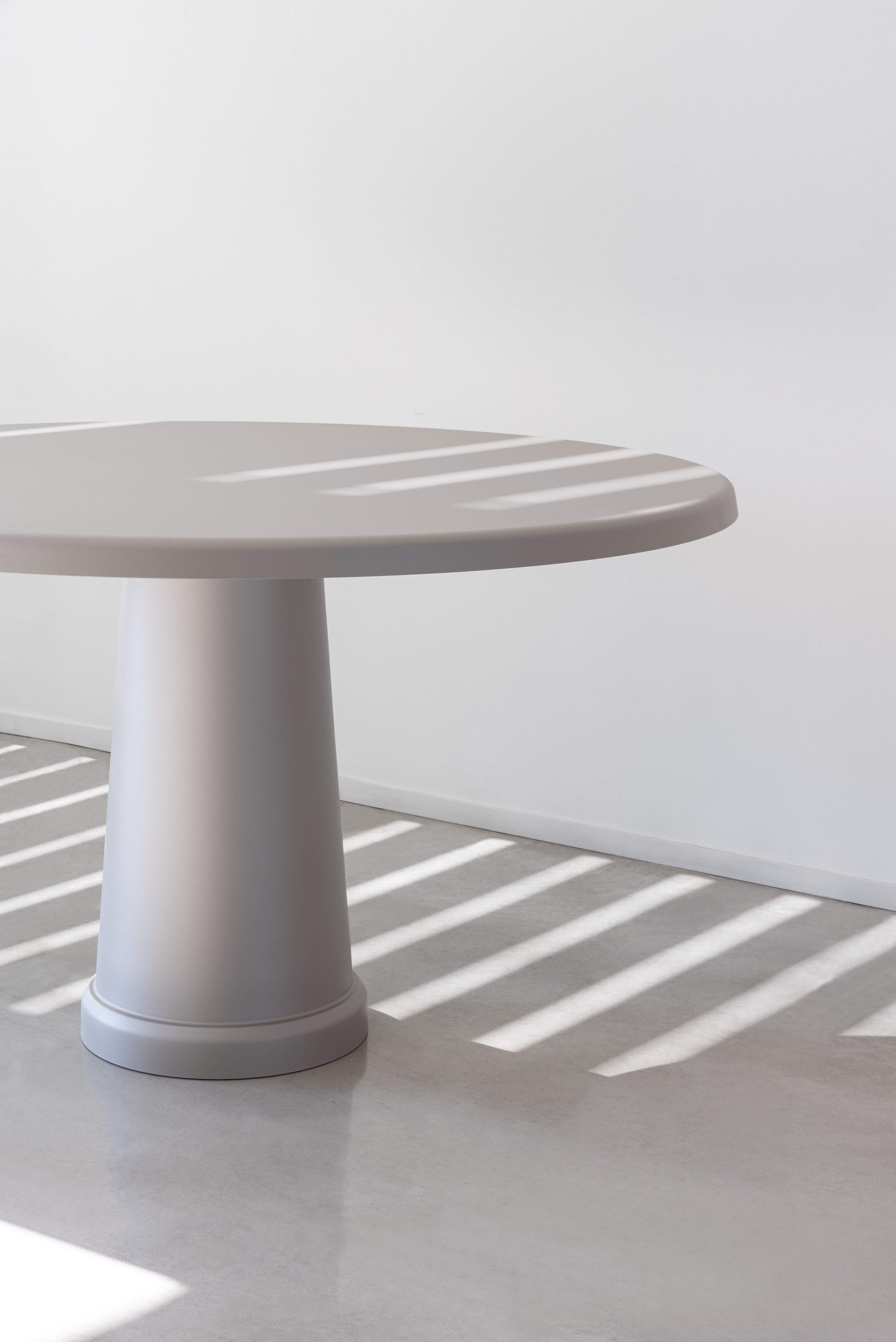 ALL-ROUND runder Tisch braun