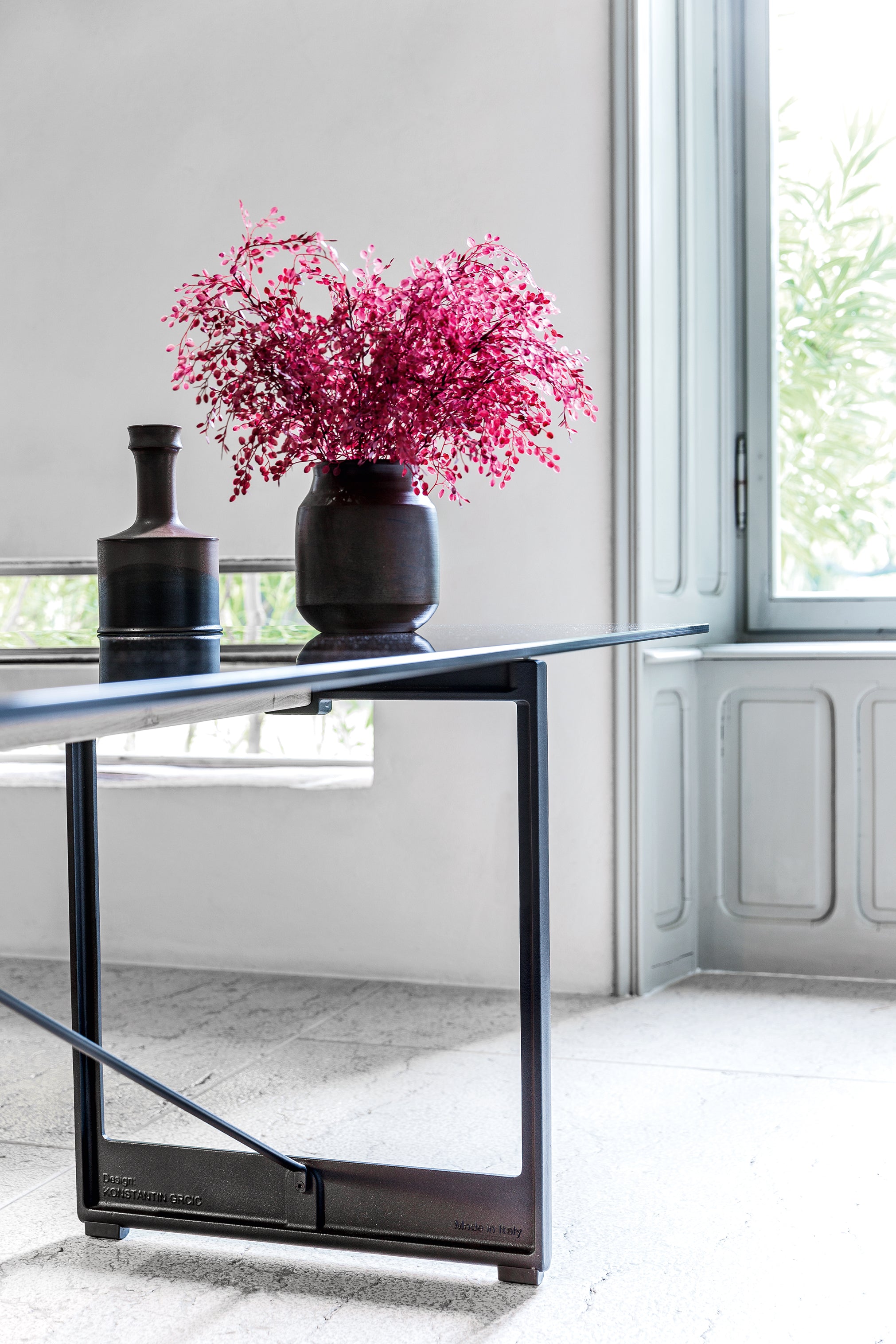 BRUT table red base