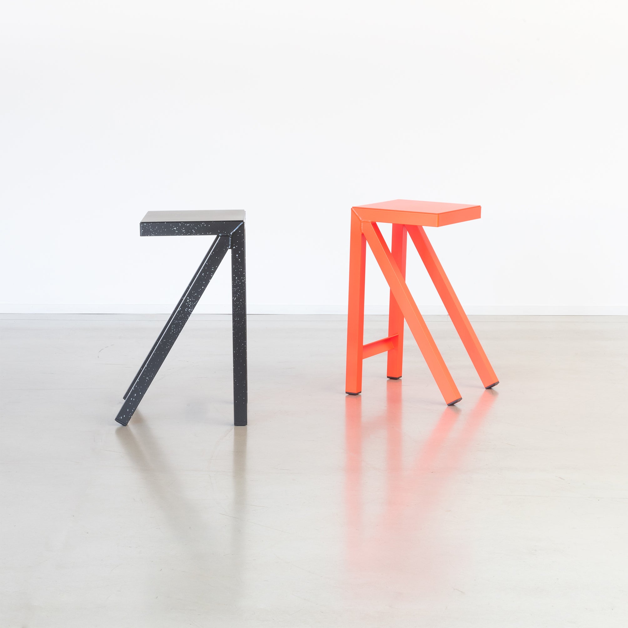 BUREAURAMA black stool with white