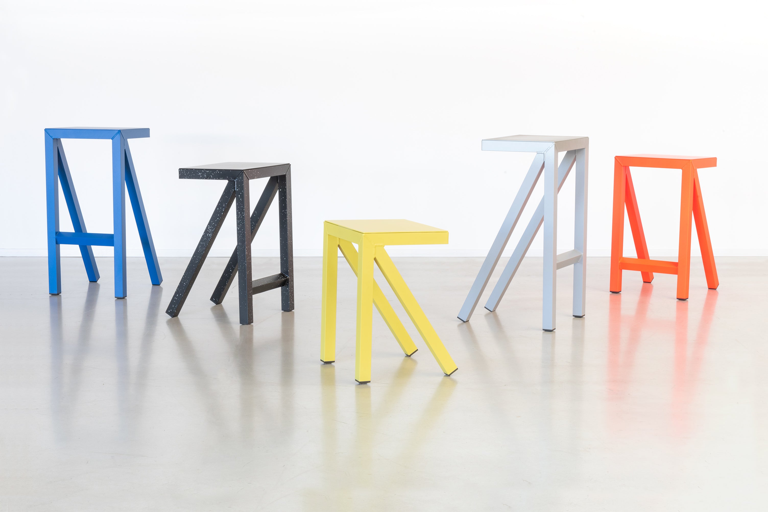 BUREAURAMA black stool with white