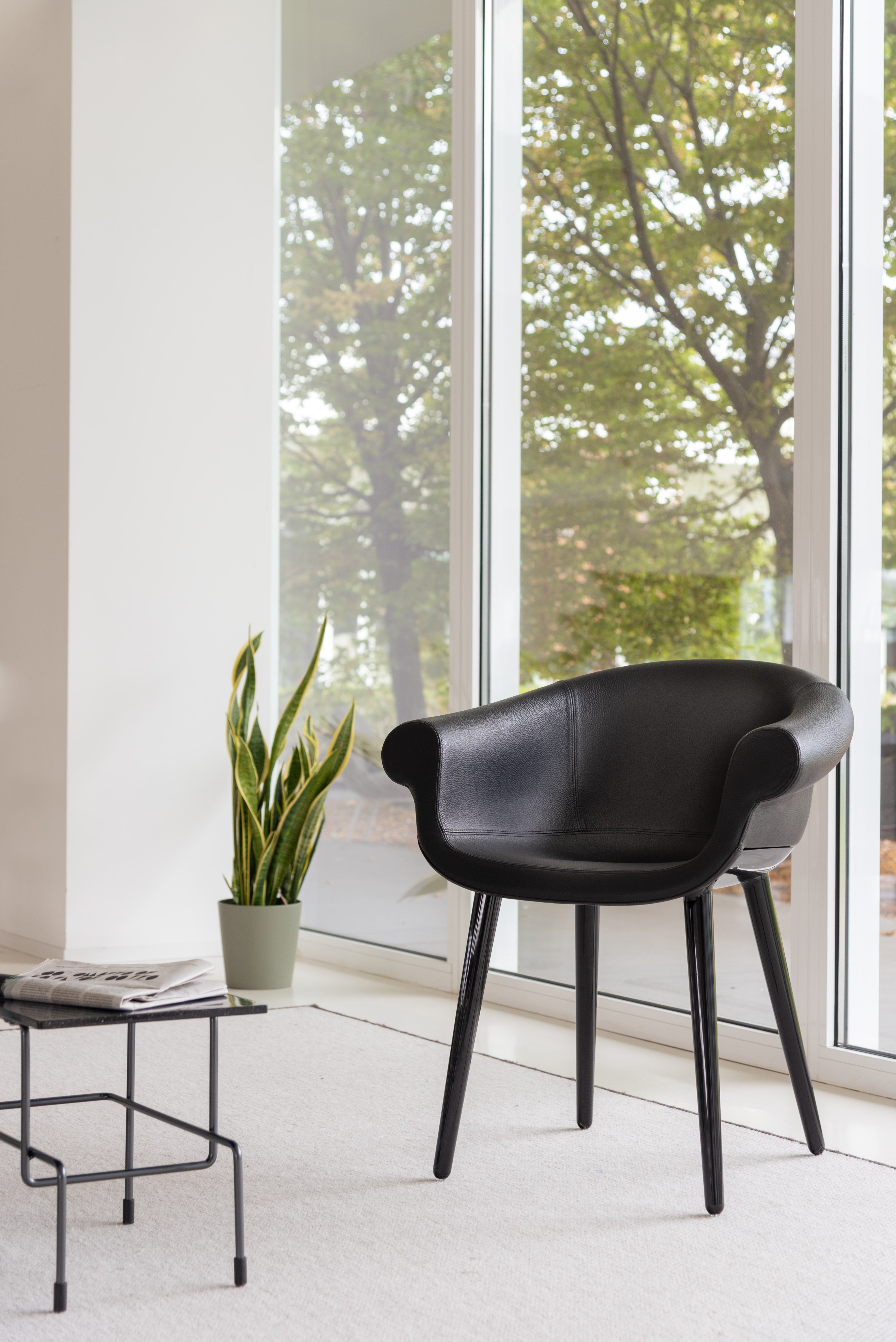 CYBORG LORD chair black leather with black base