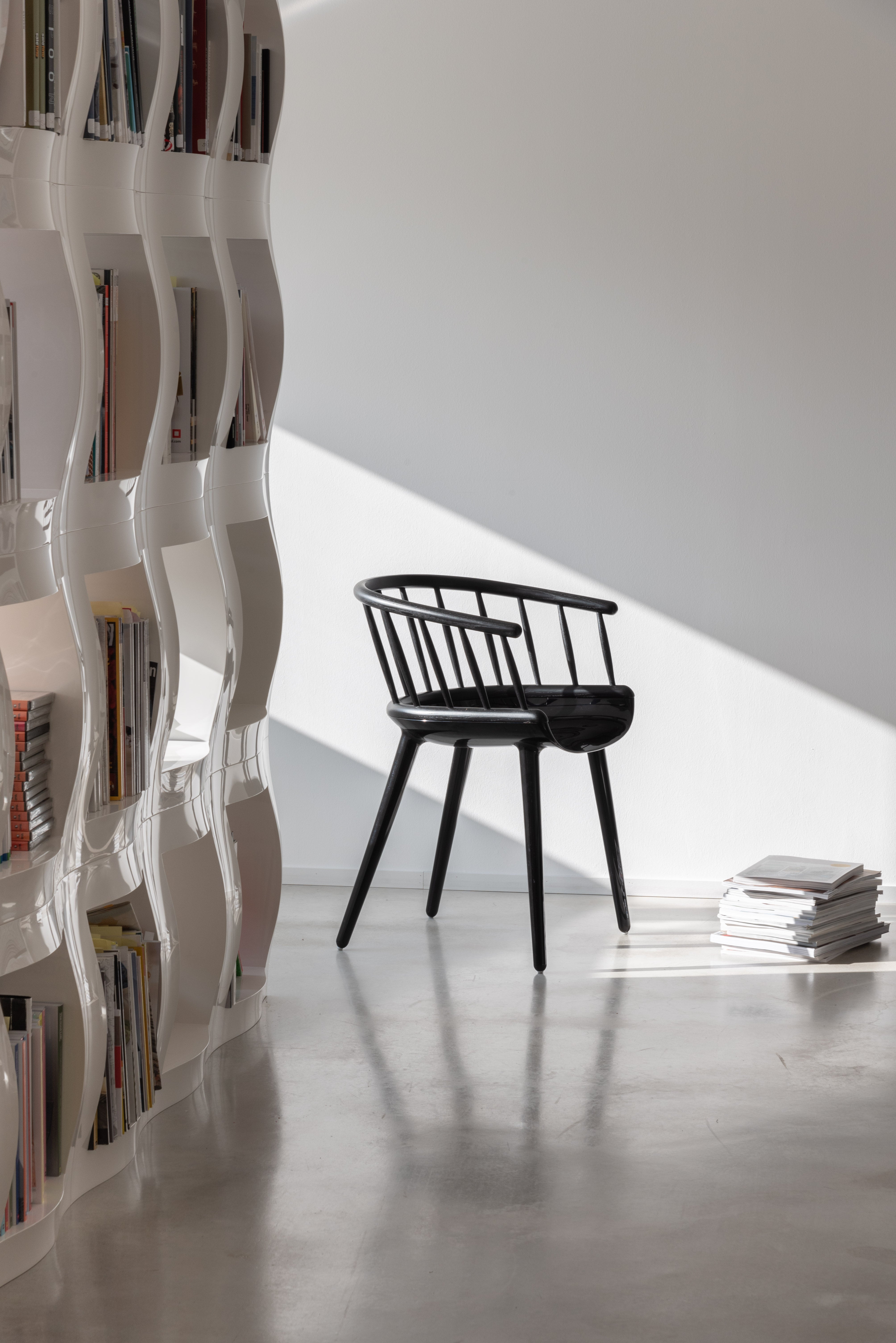 CYBORG STICK chair with a white base and ash wood.