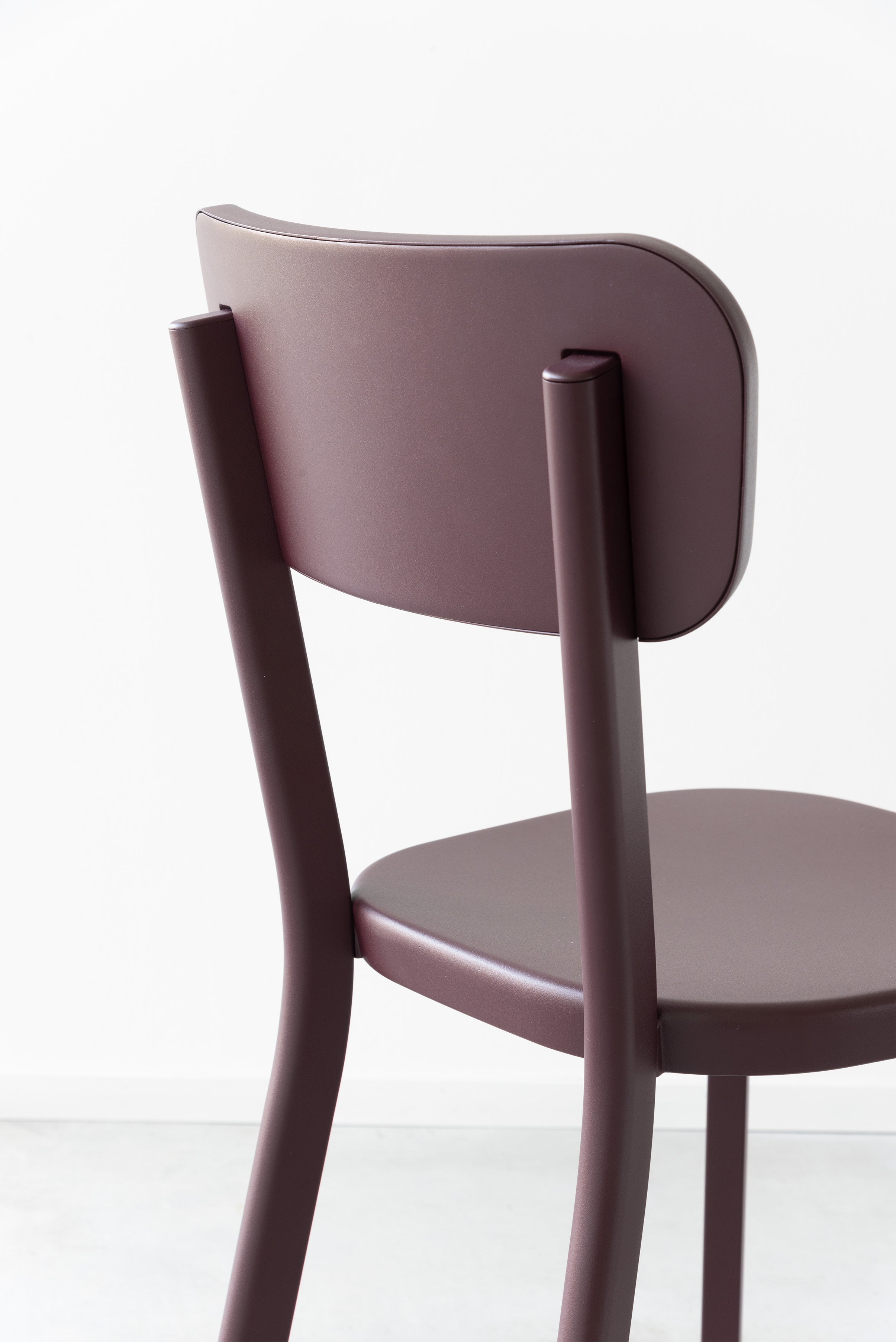 DEJA VU outdoor chair in purple
