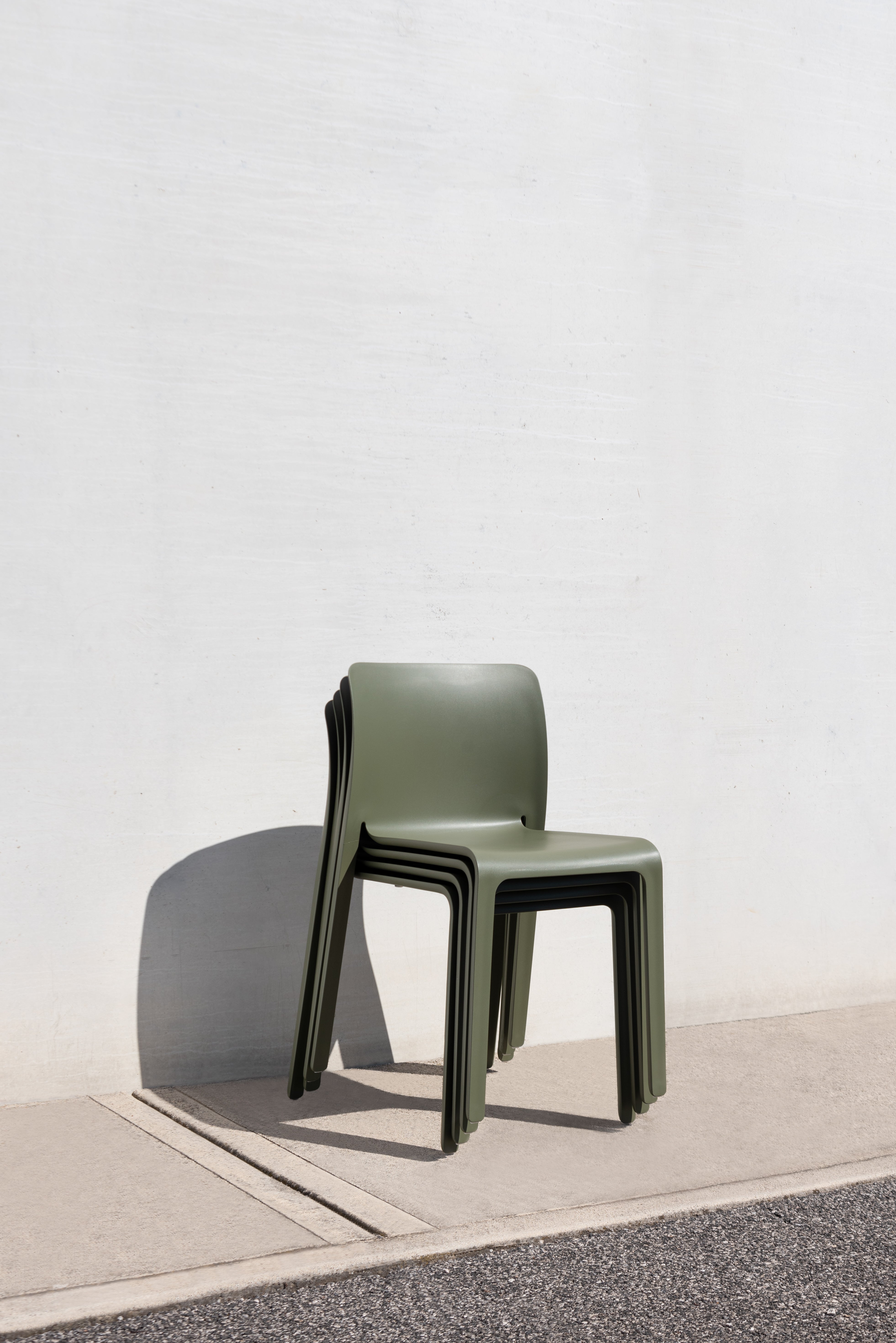 FIRST outdoor chair black