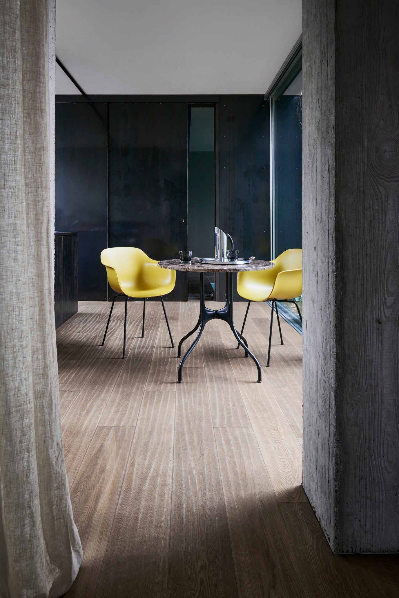 Round table MILA with a white steel base