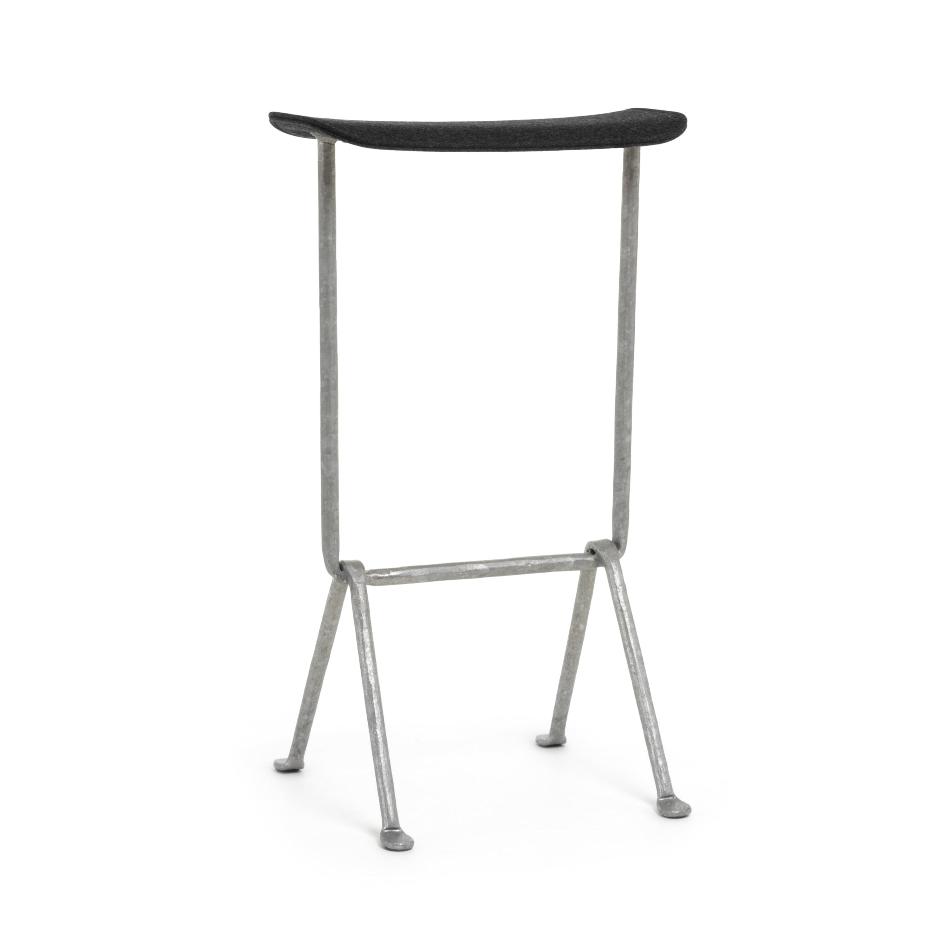 OFFICINA bar stool with a metal base and gray seat