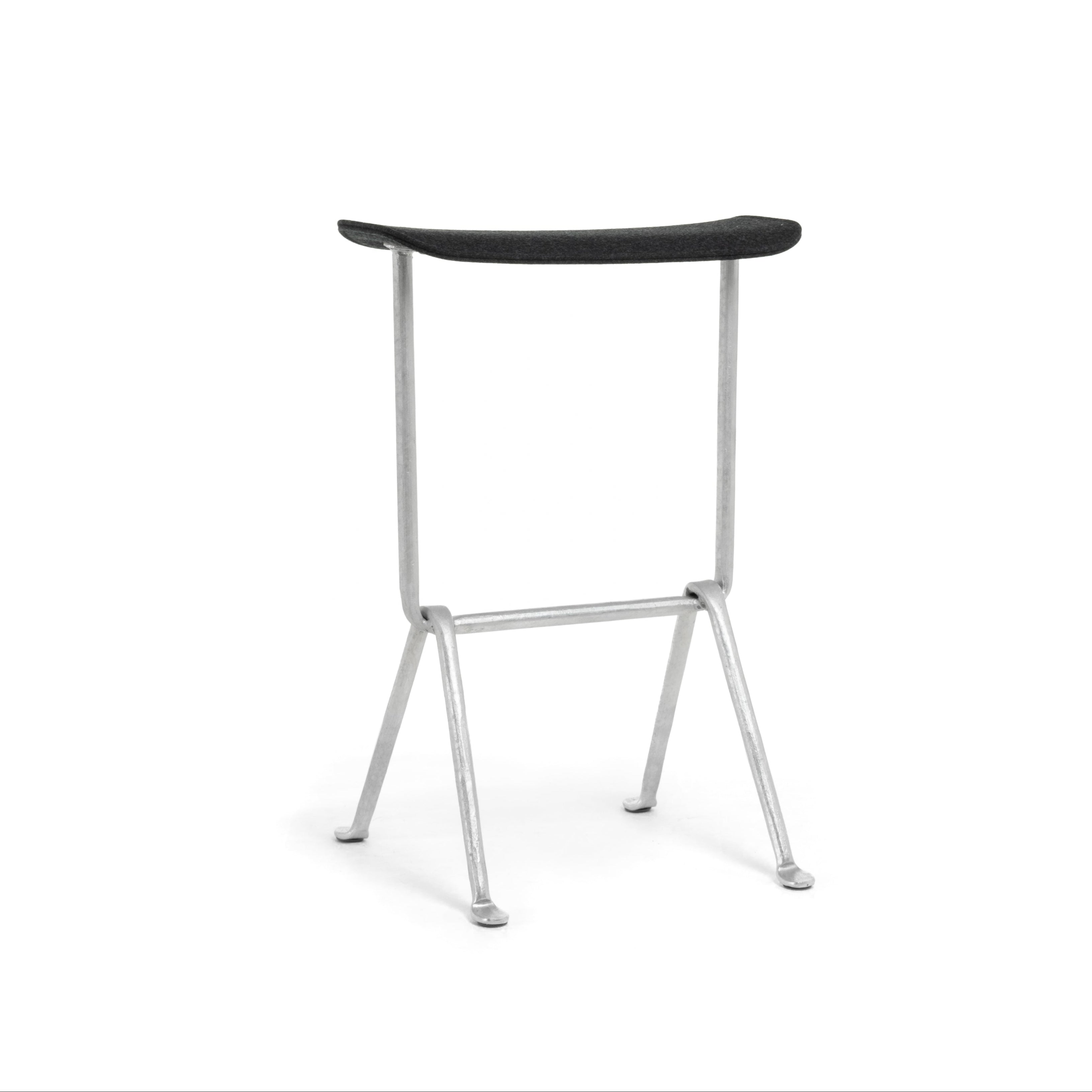 OFFICINA bar stool with a metal base and gray seat