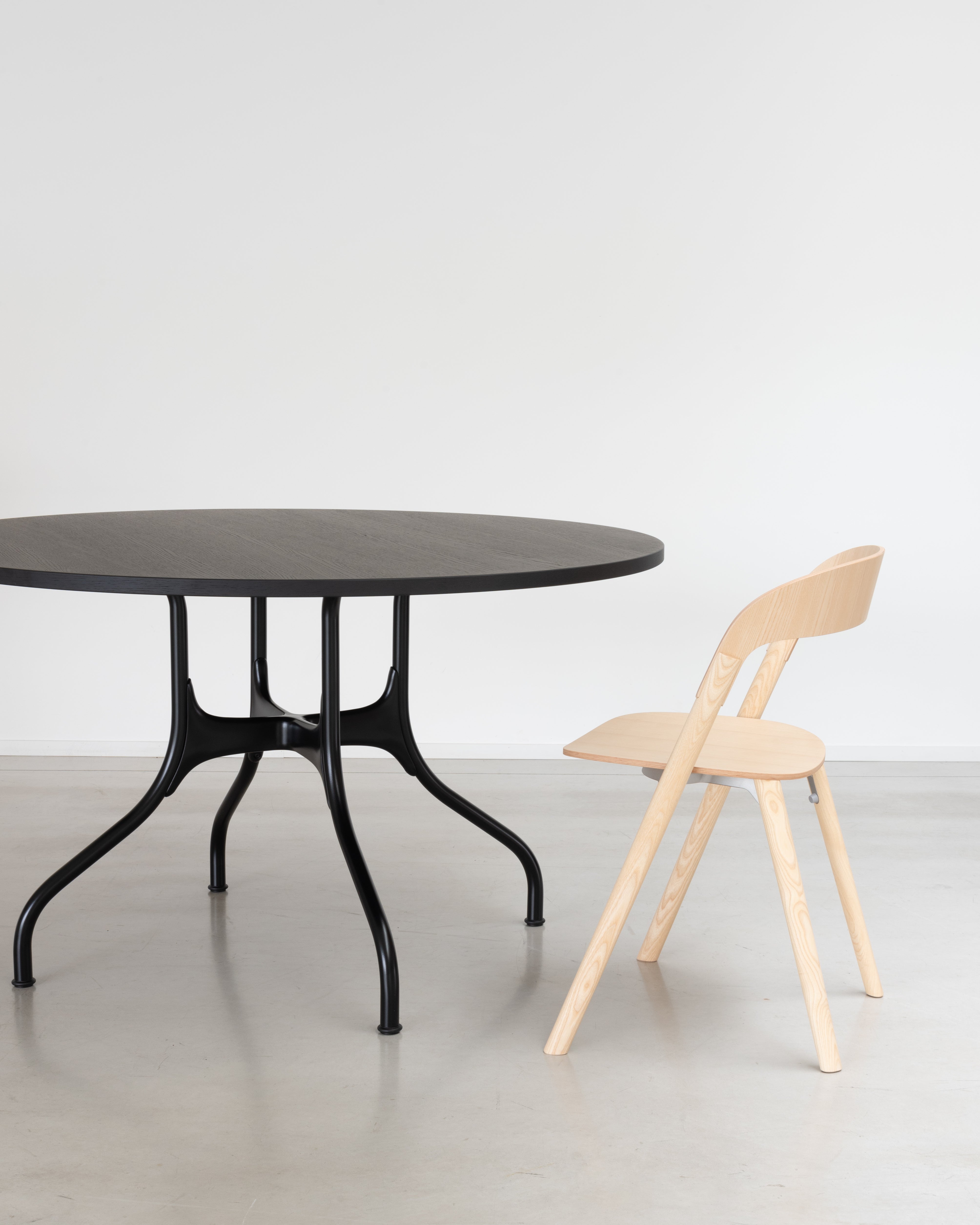Round table MILA with a white steel base