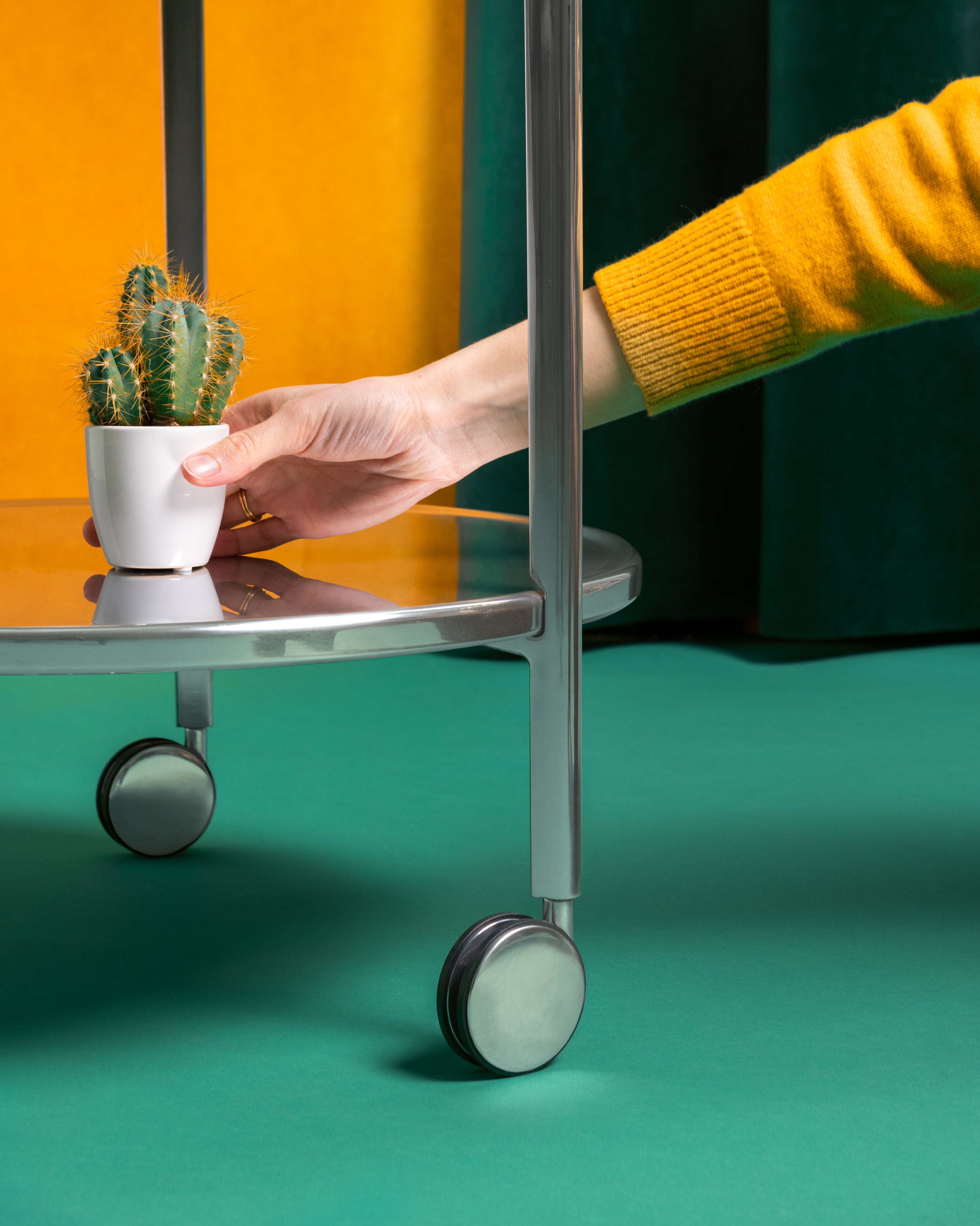 TAMBOUR Beistelltisch Aluminium poliert