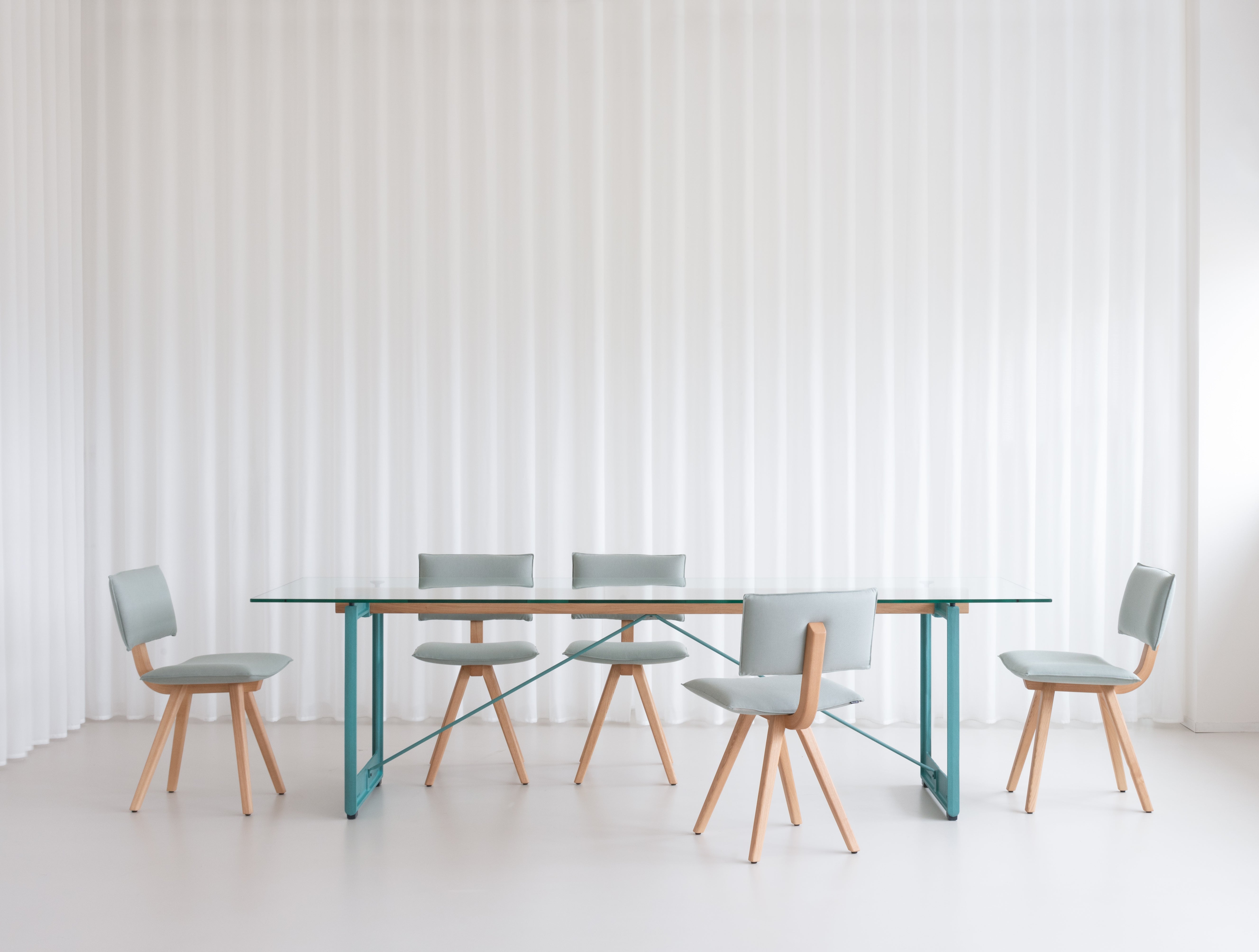 BRUT table red base