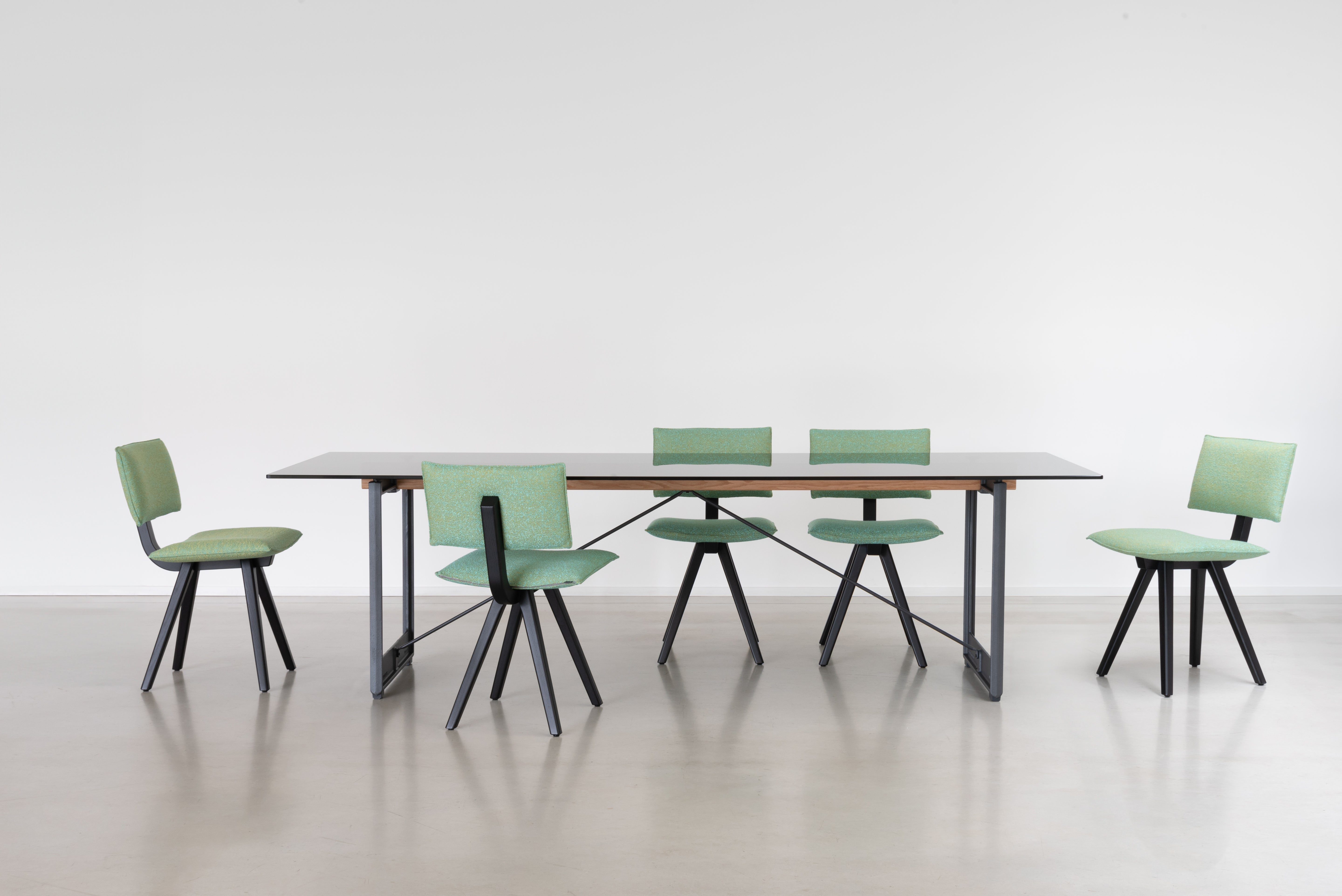 BRUT table red base