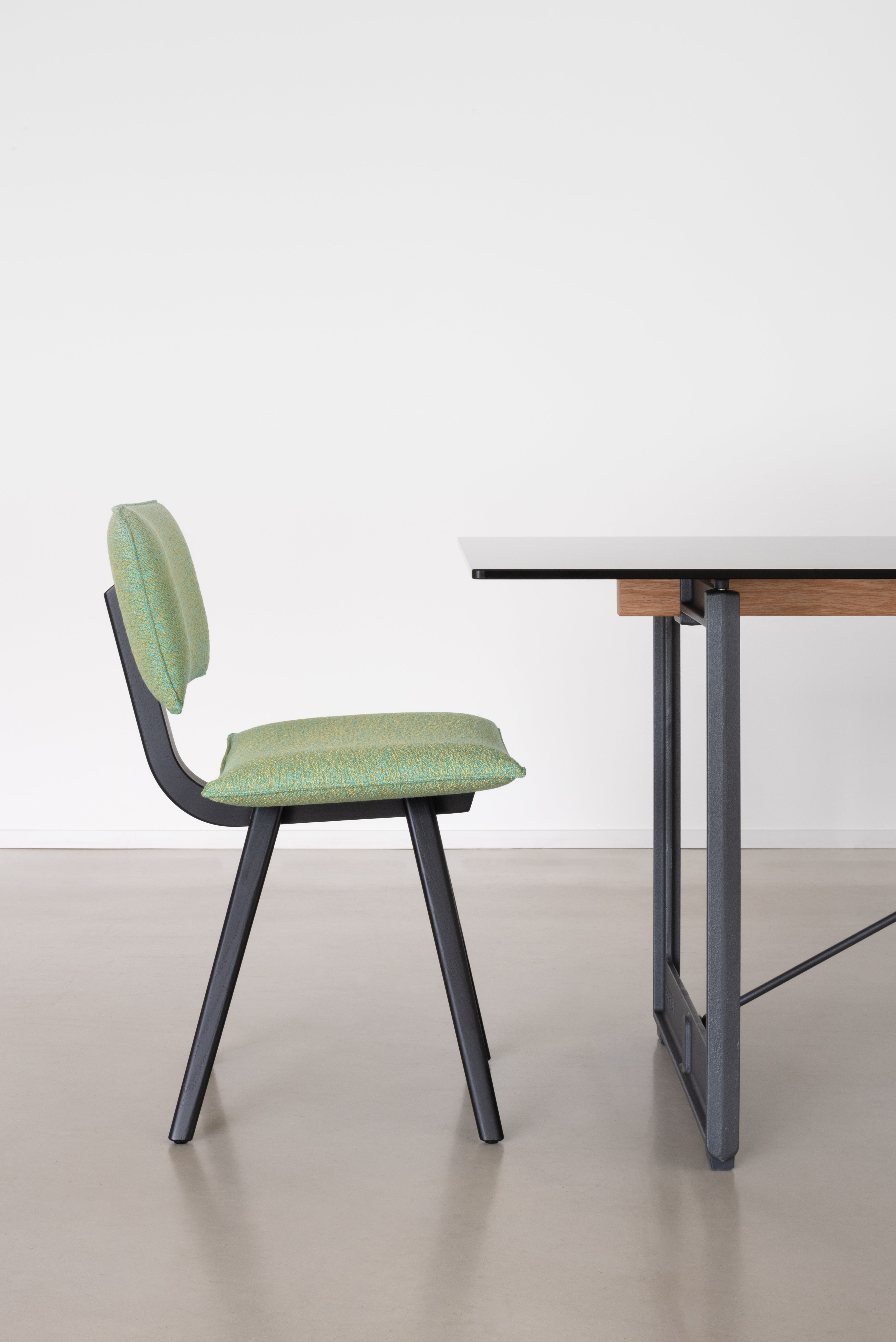 BRUT table red base