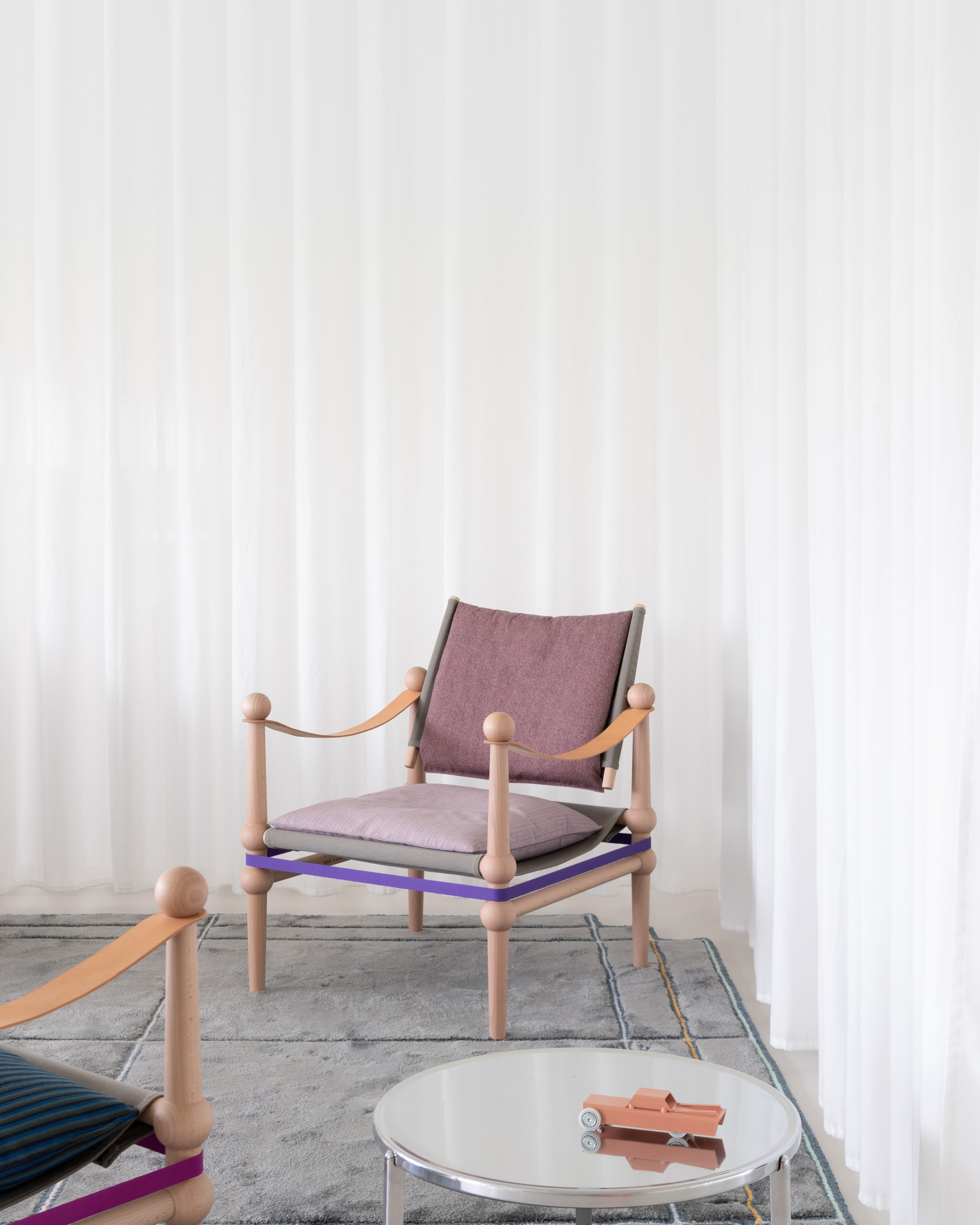 TWAIN armchair in black and gray with a black beech base