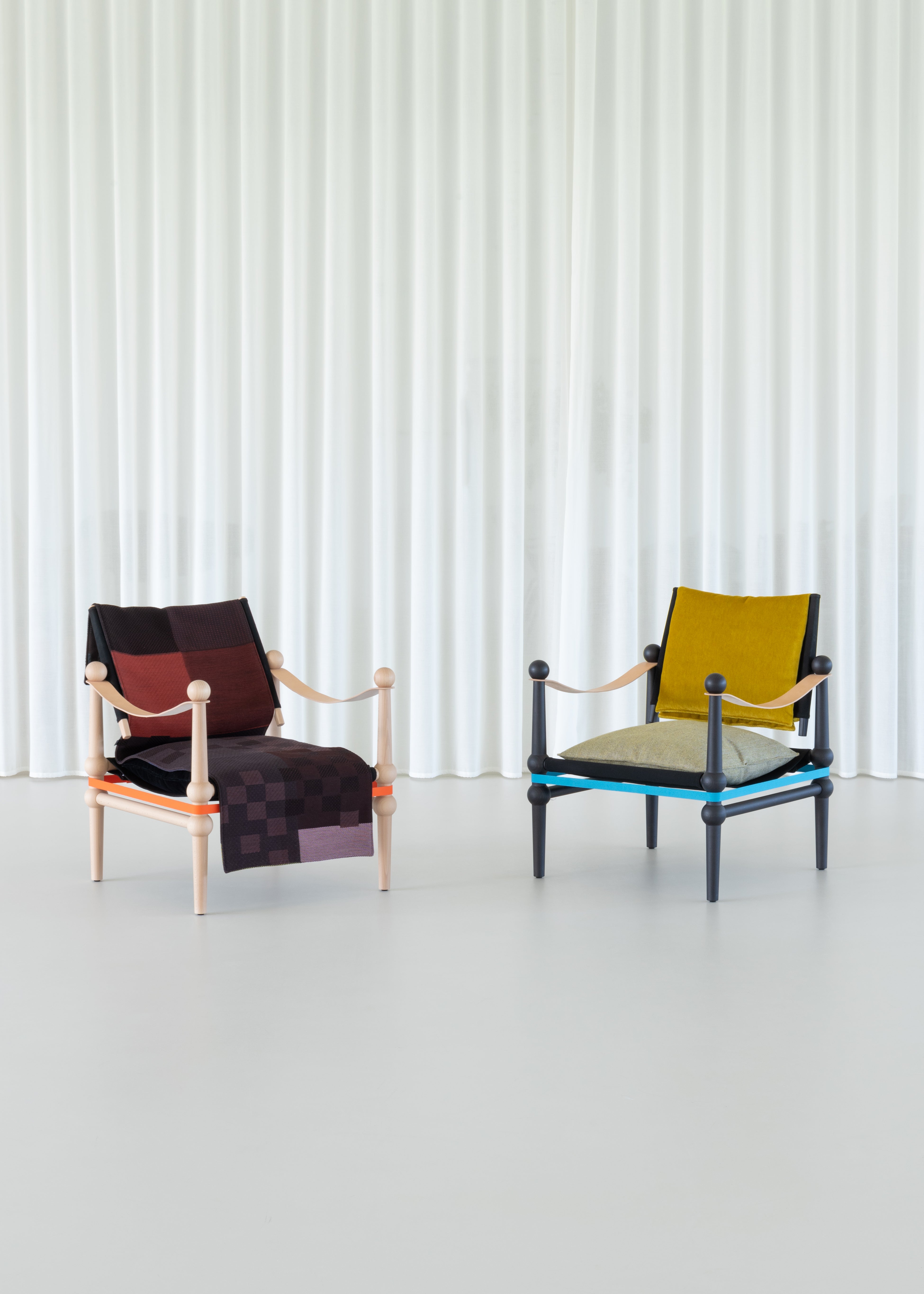 TWAIN armchair with a brown-blue blanket and a black beech base