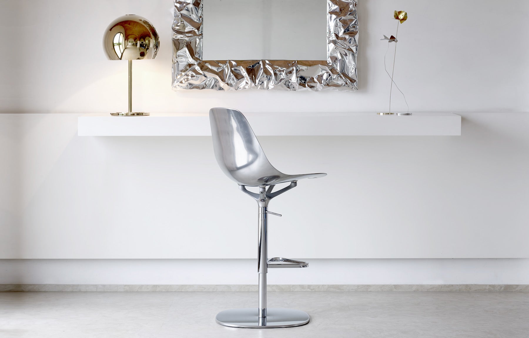 Höhenverstellbarer Hocker MAMMAMIA aus poliertem Aluminium