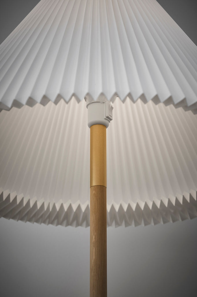 Table lamp MODEL 328 light oak