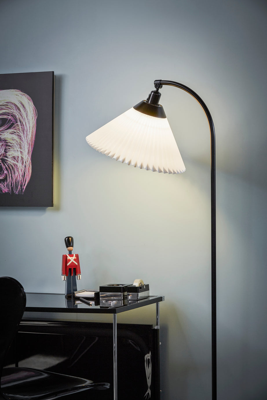 Floor lamp MODEL 368 white with black base