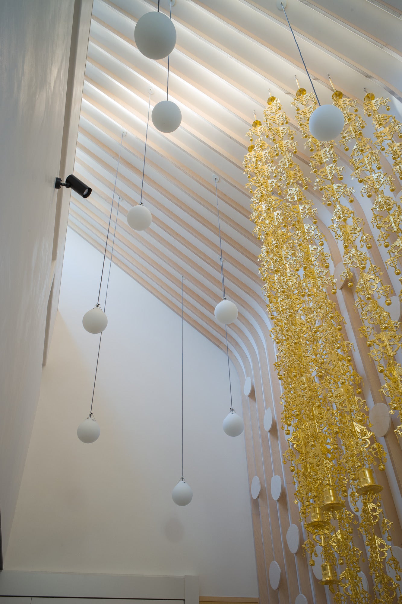 MOSER white pendant lamp