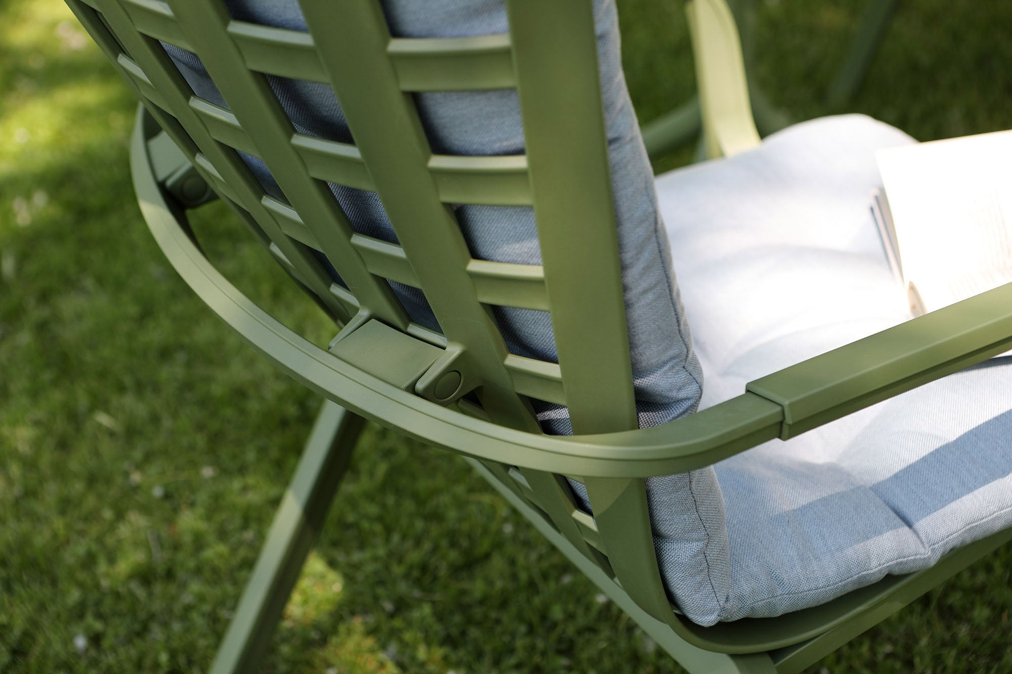 FOLIO White Outdoor Armchair