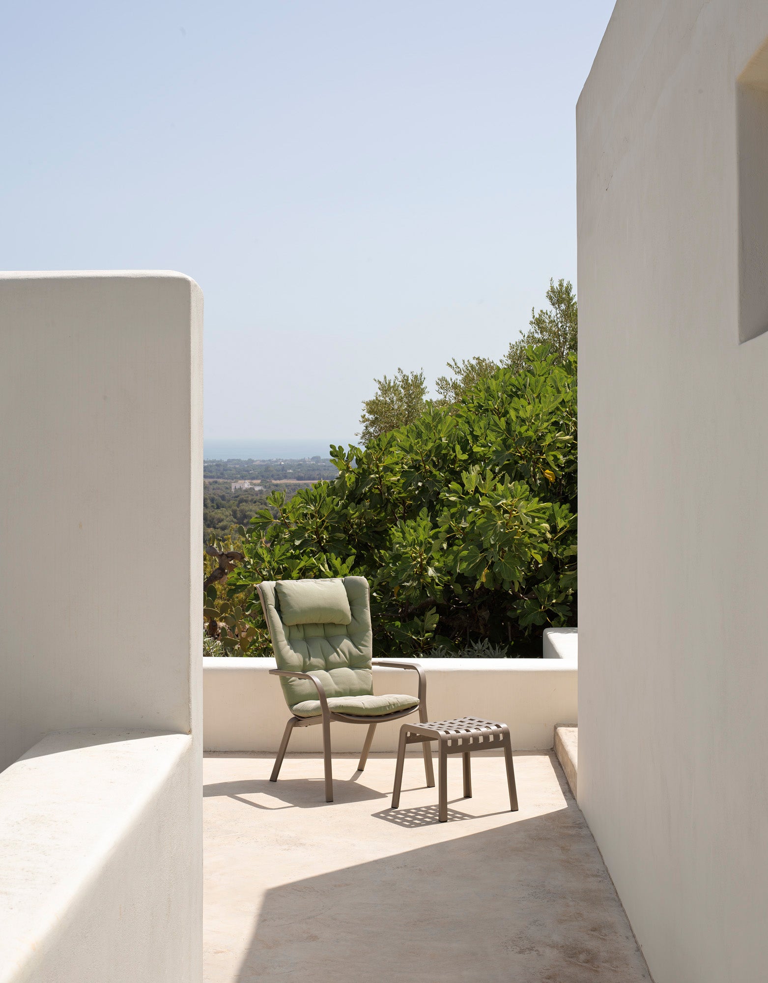 FOLIO White Outdoor Armchair