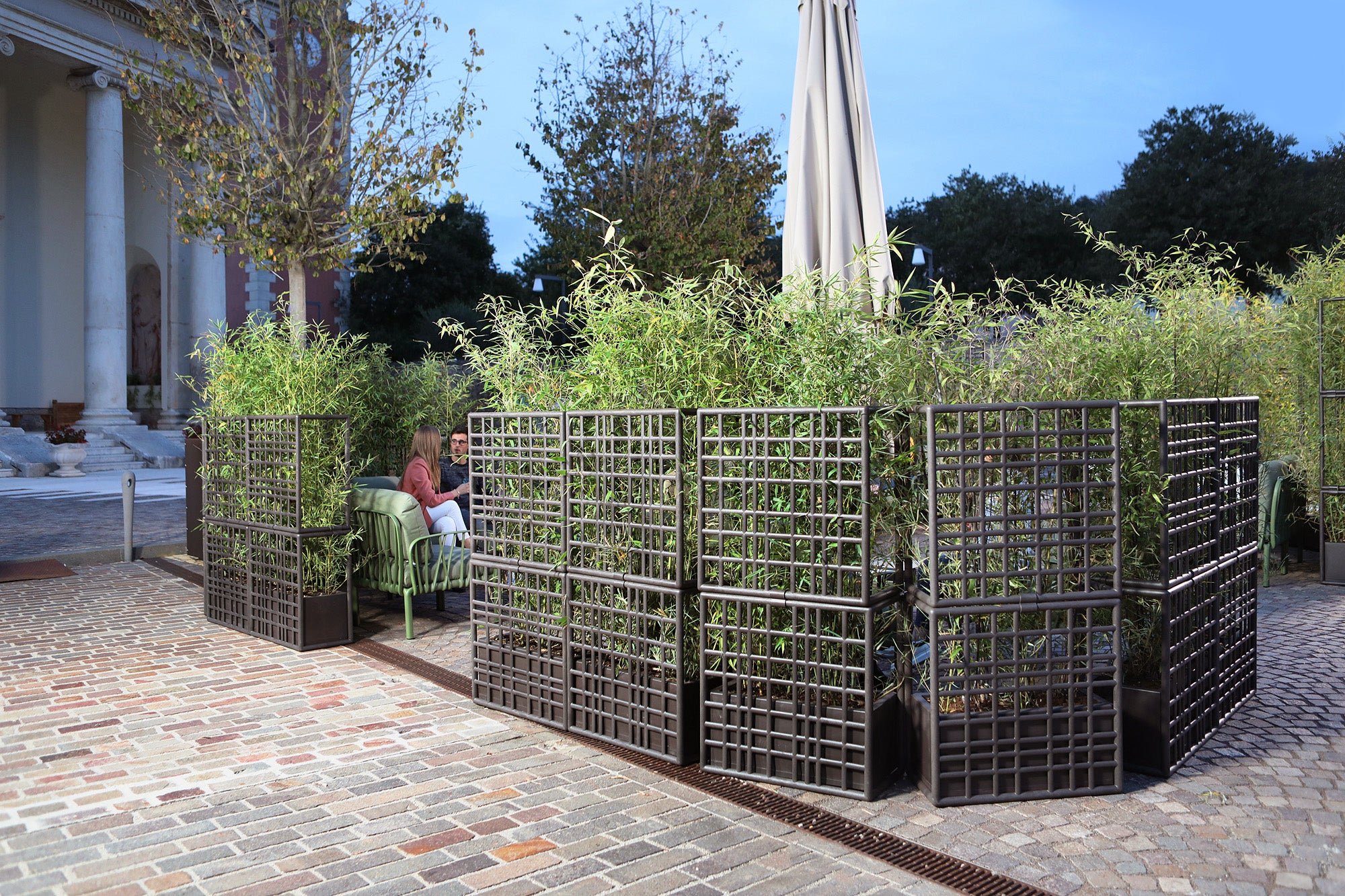 SIPARIO Earthy Brown Outdoor Modular System with Planter