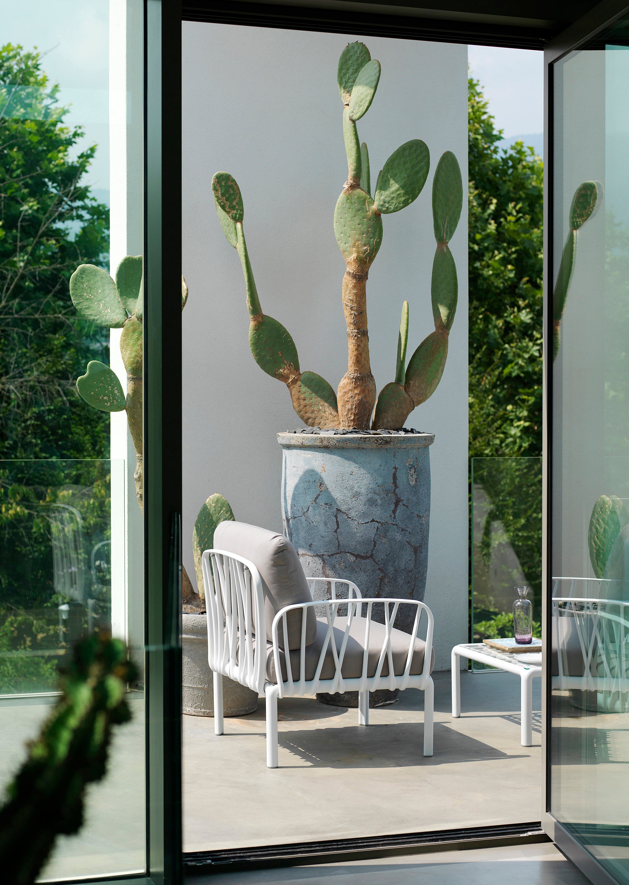 Outdoor Armchair KOMODO Gray with Green Agave Base