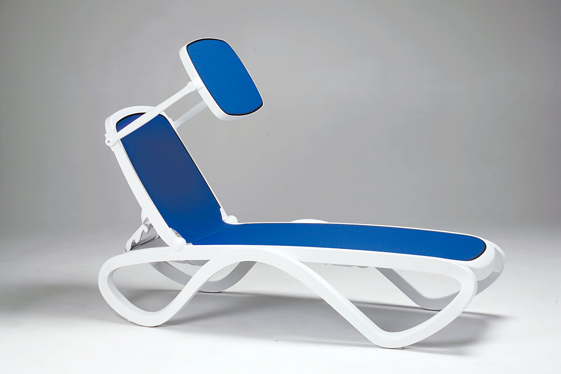 OMEGA taupe outdoor lounger