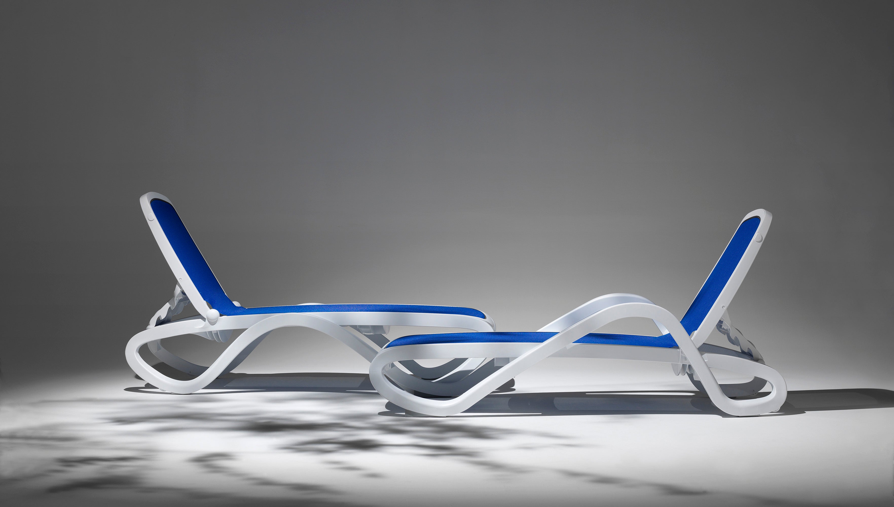 OMEGA taupe outdoor lounger