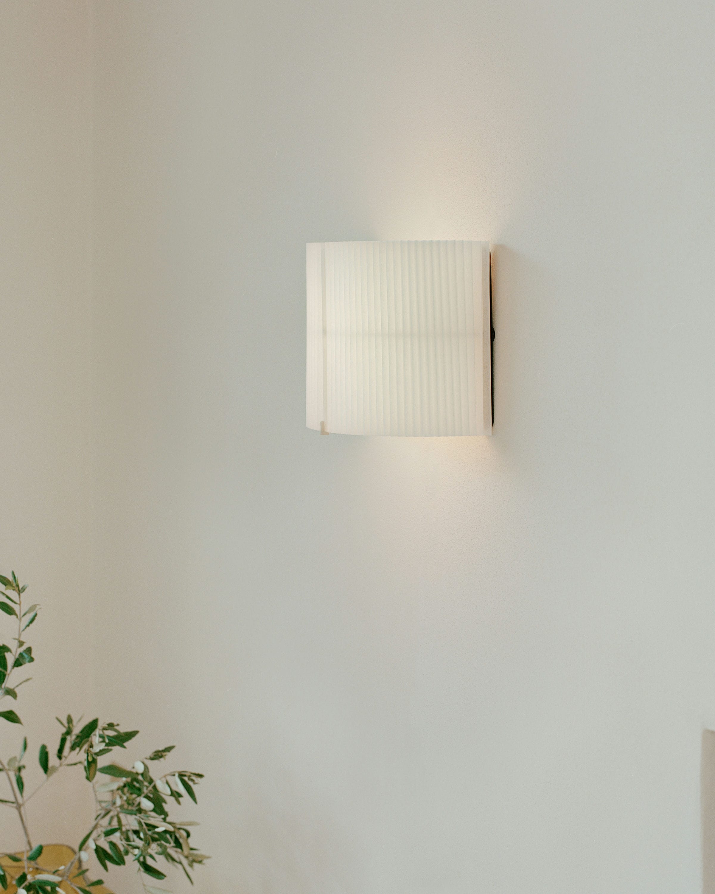 Weiße Nebra Wandlampe