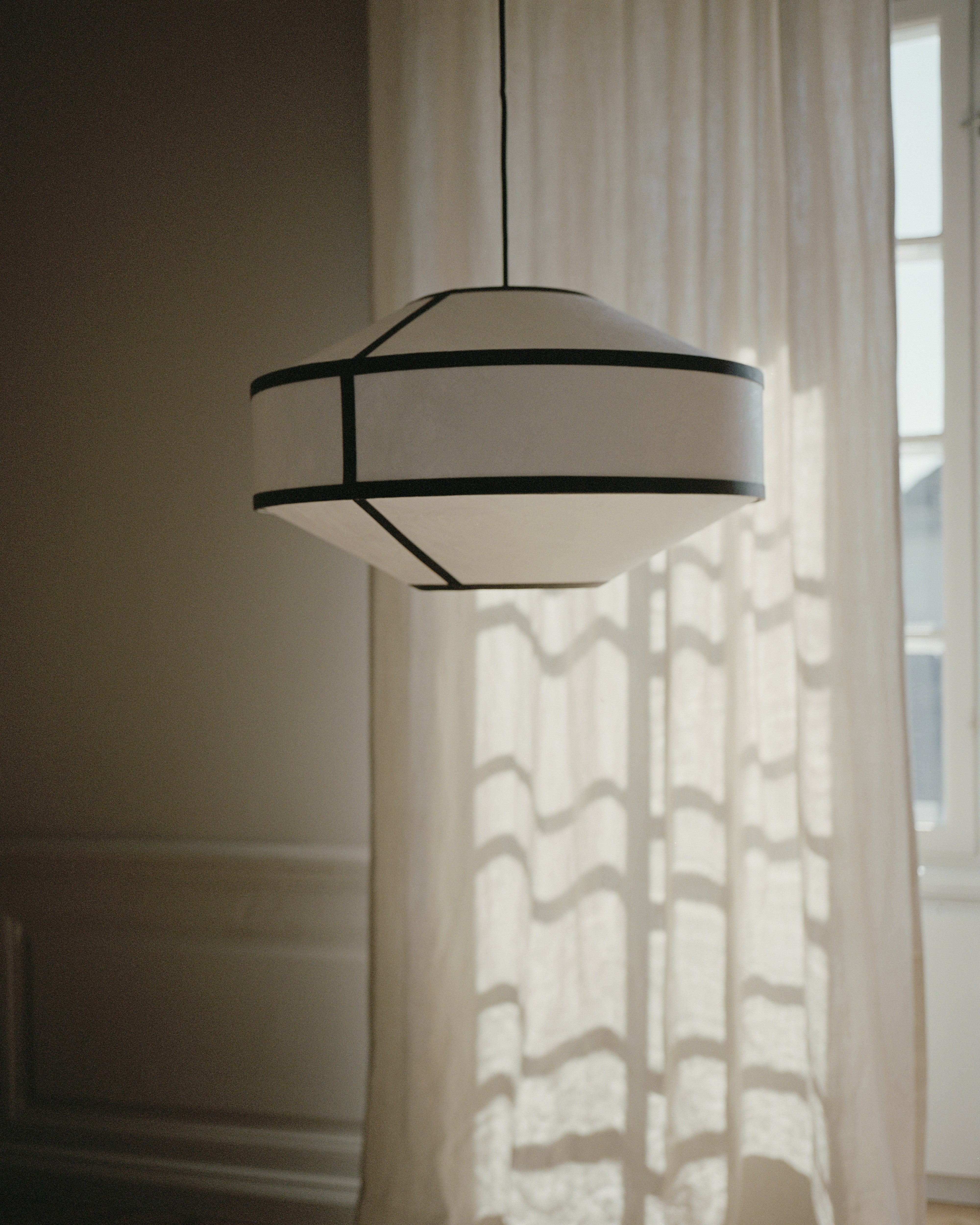 Lampa wisząca KITE biały z czarnym