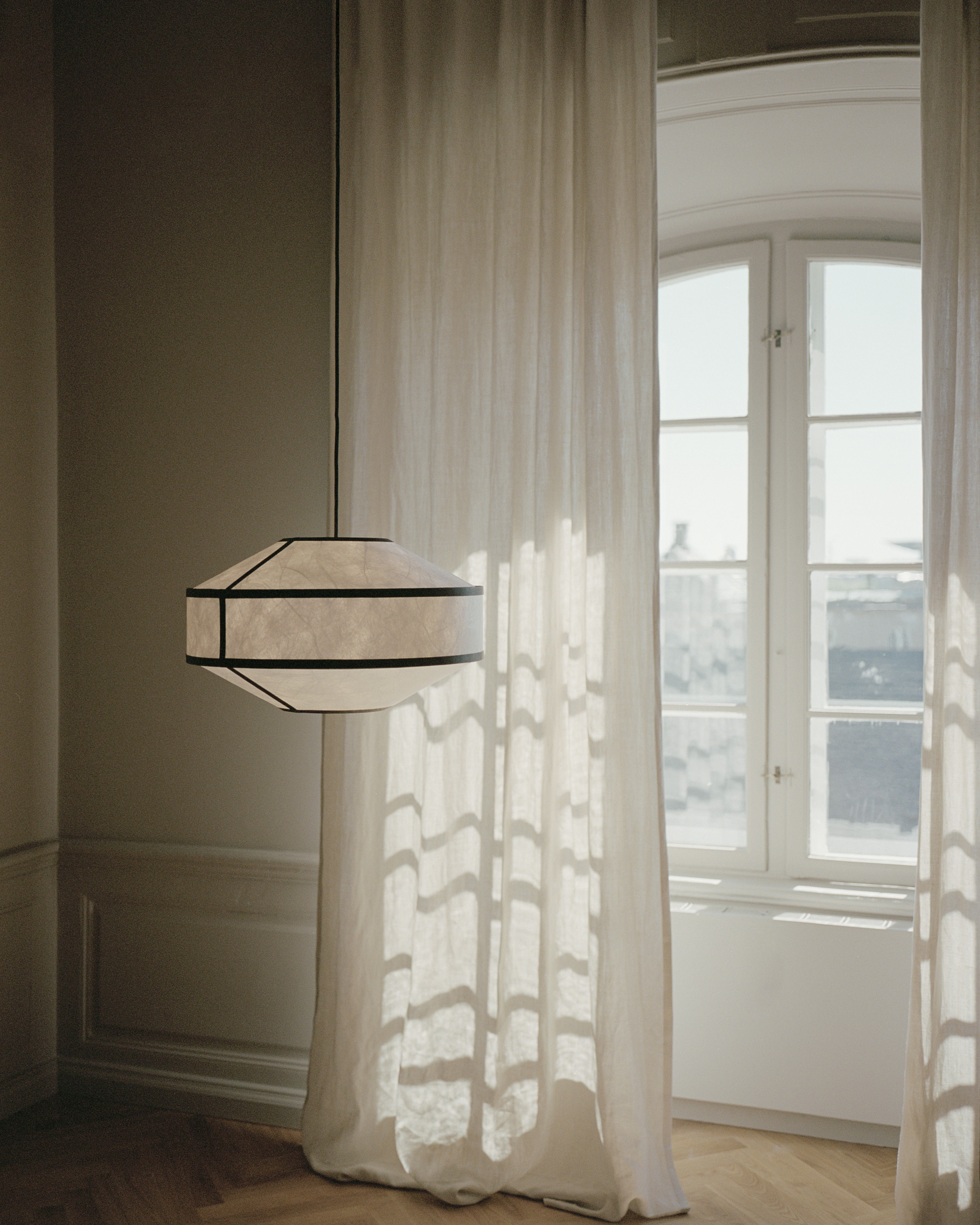 Lampa wisząca KITE biały z czarnym
