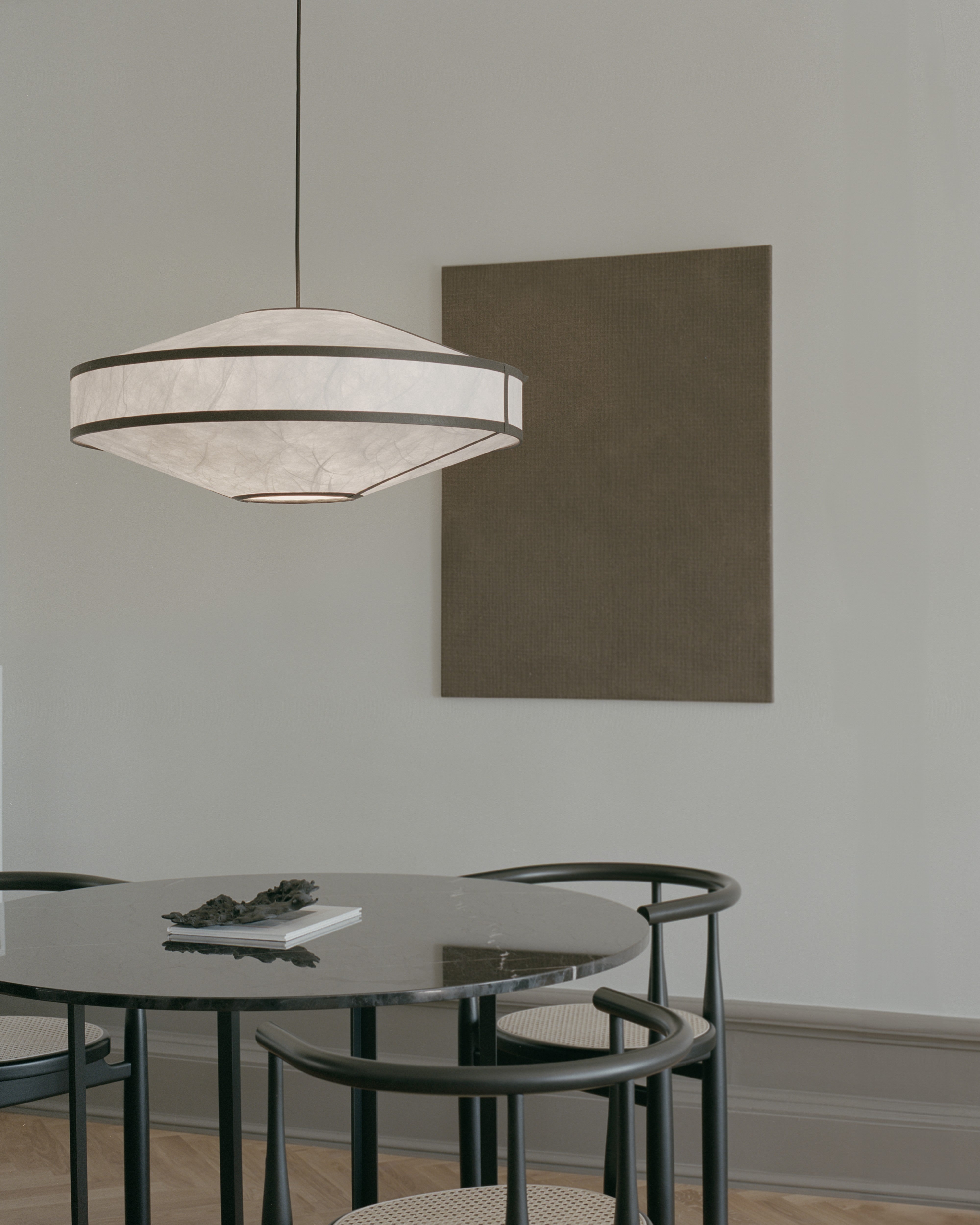 Lampa wisząca KITE biały z czarnym