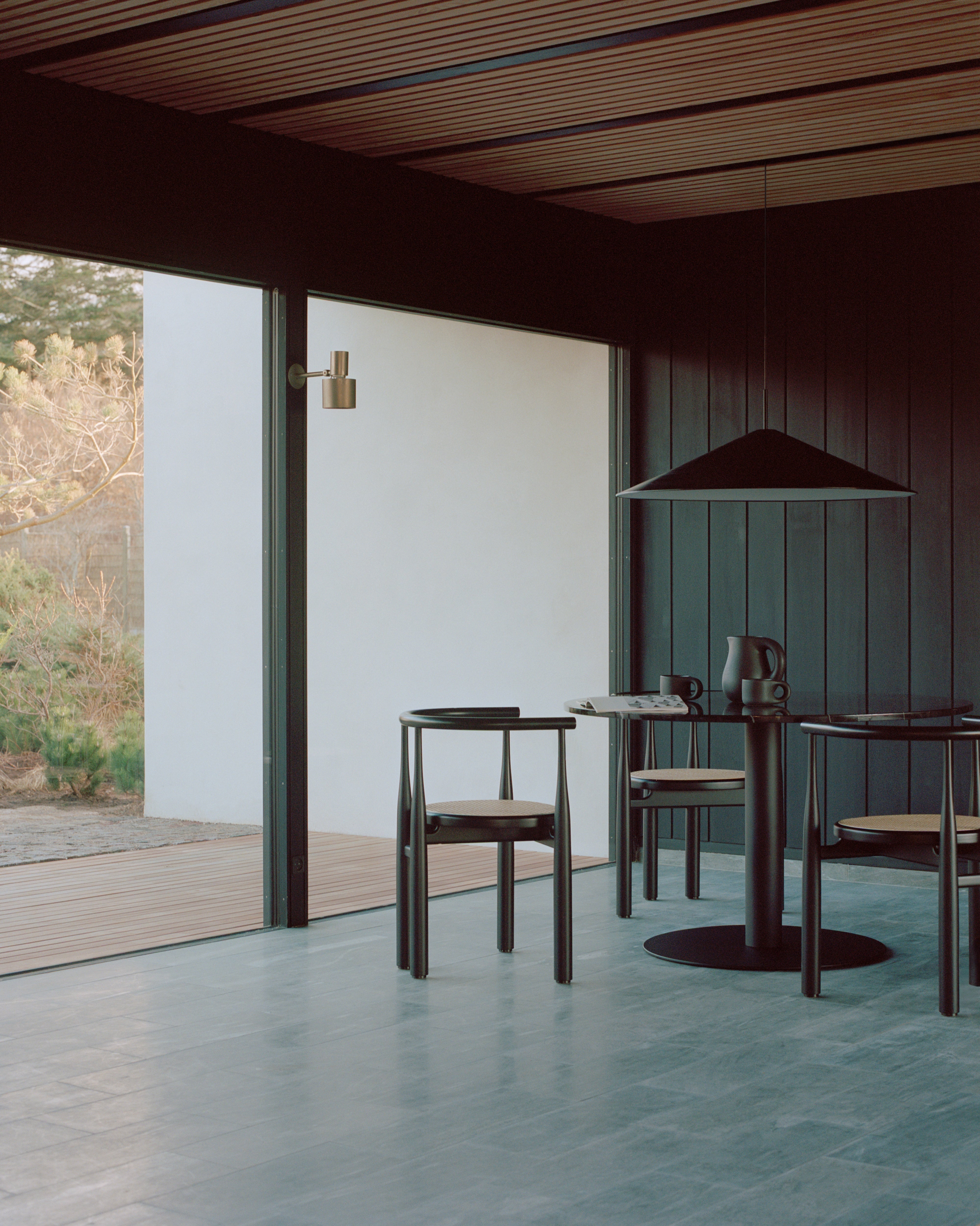 Runder Bartisch FLORENCE schwarzer Marmor mit schwarzem Fuß