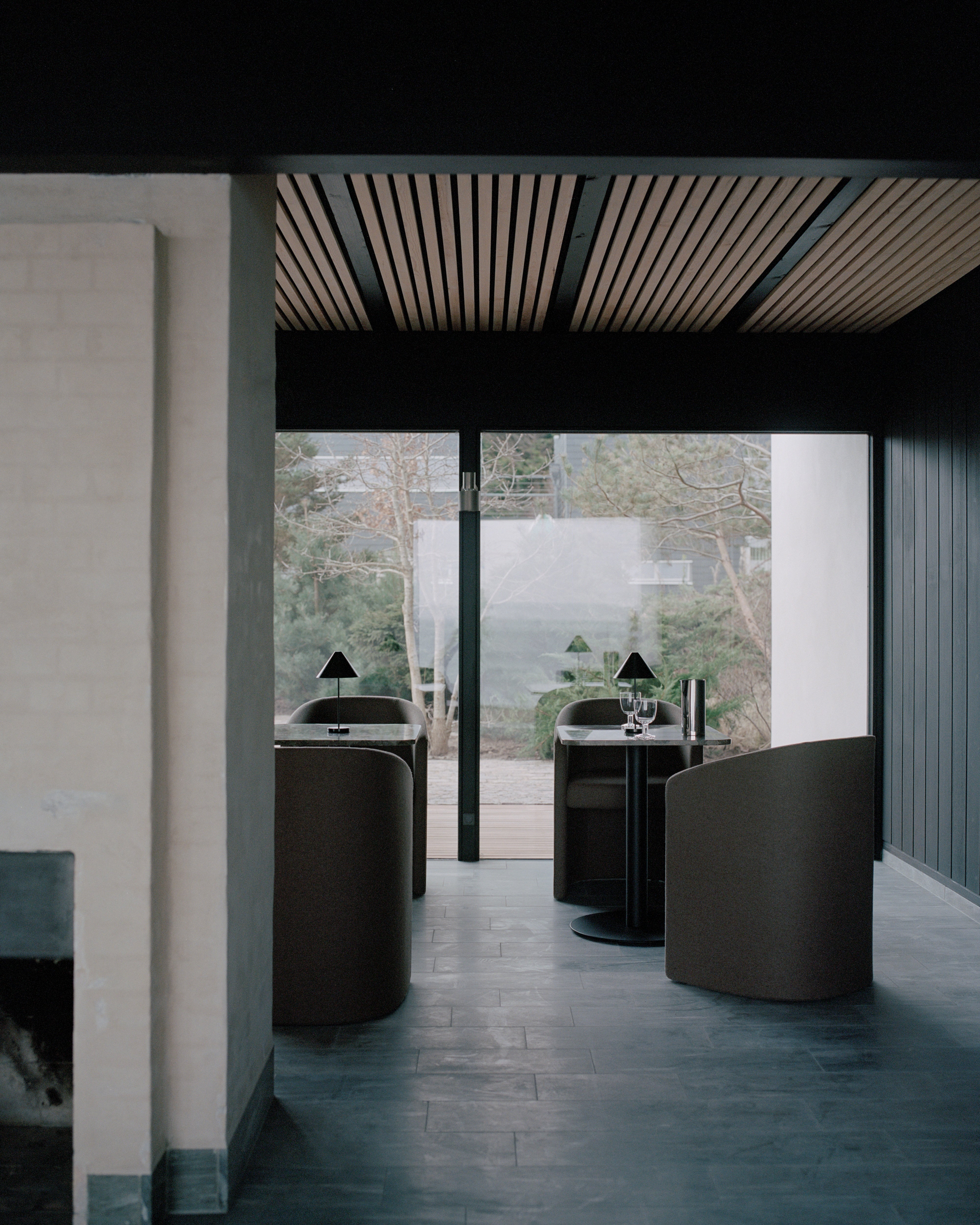 Barhocker FLORENCE schwarzer Marmor mit schwarzem Fuß