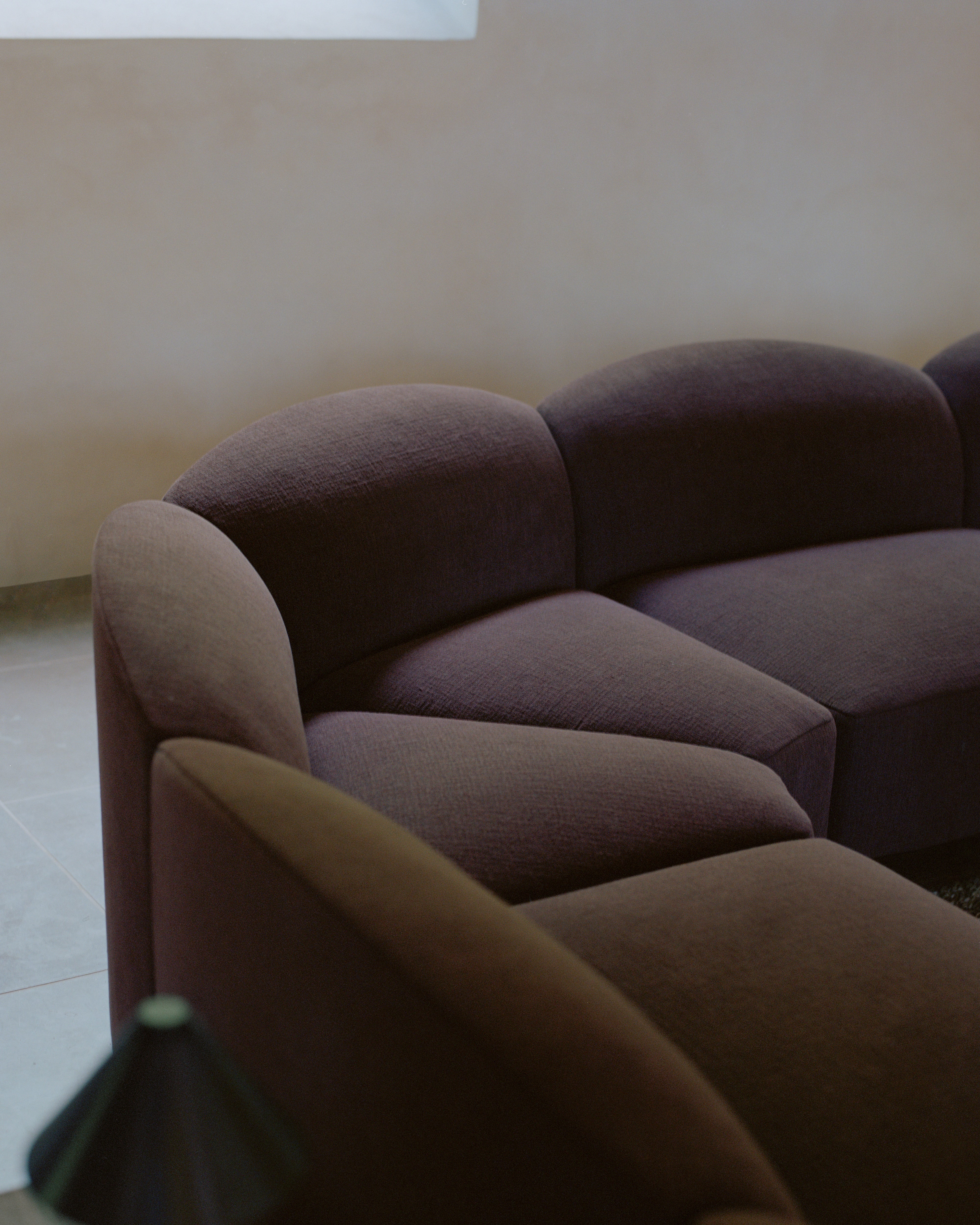 Modularer halbkreisförmiger linker SHORE Ecksofa, personalisierbar