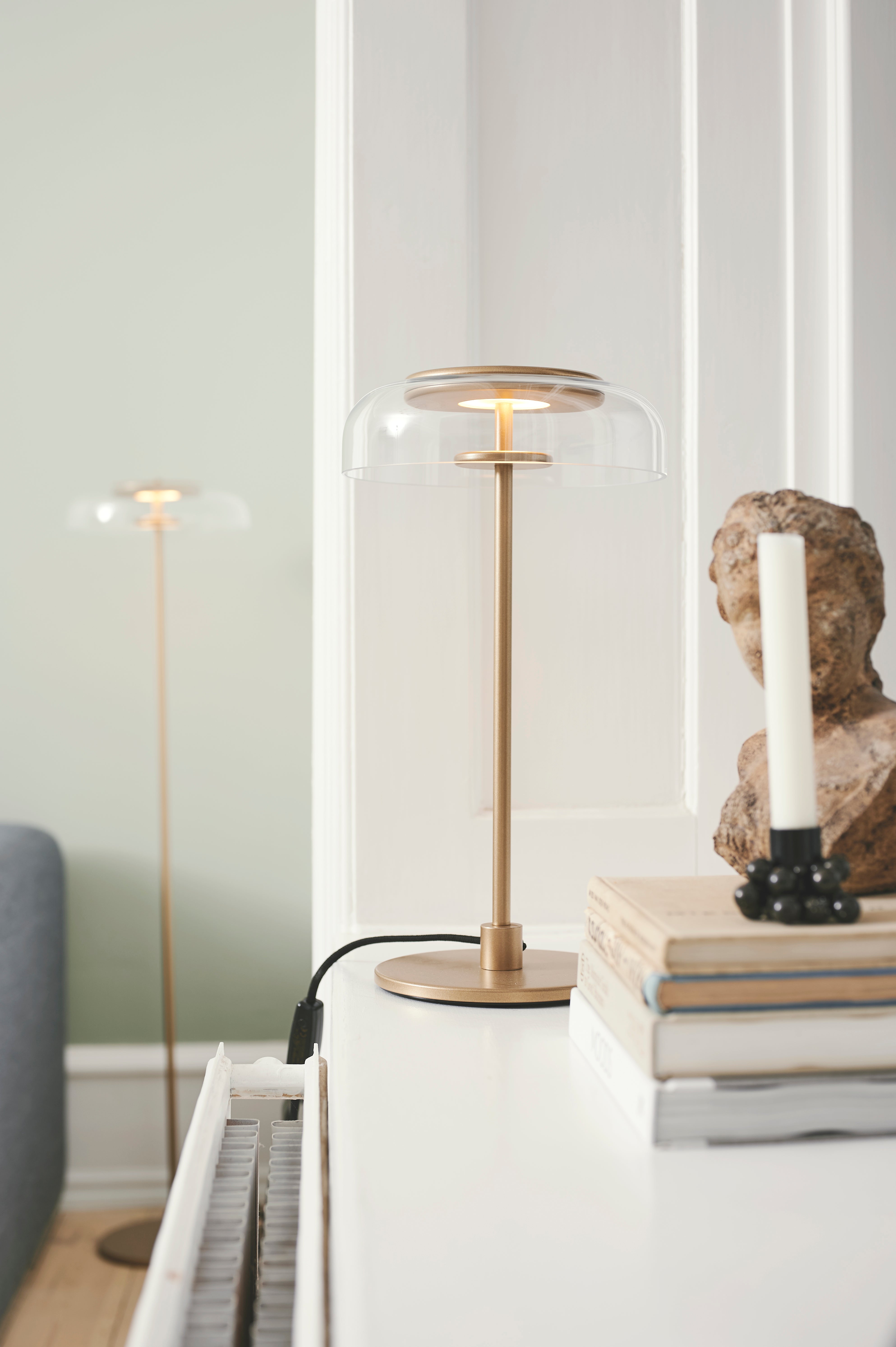 BLOSSI Table Lamp in Gold with Transparent Glass