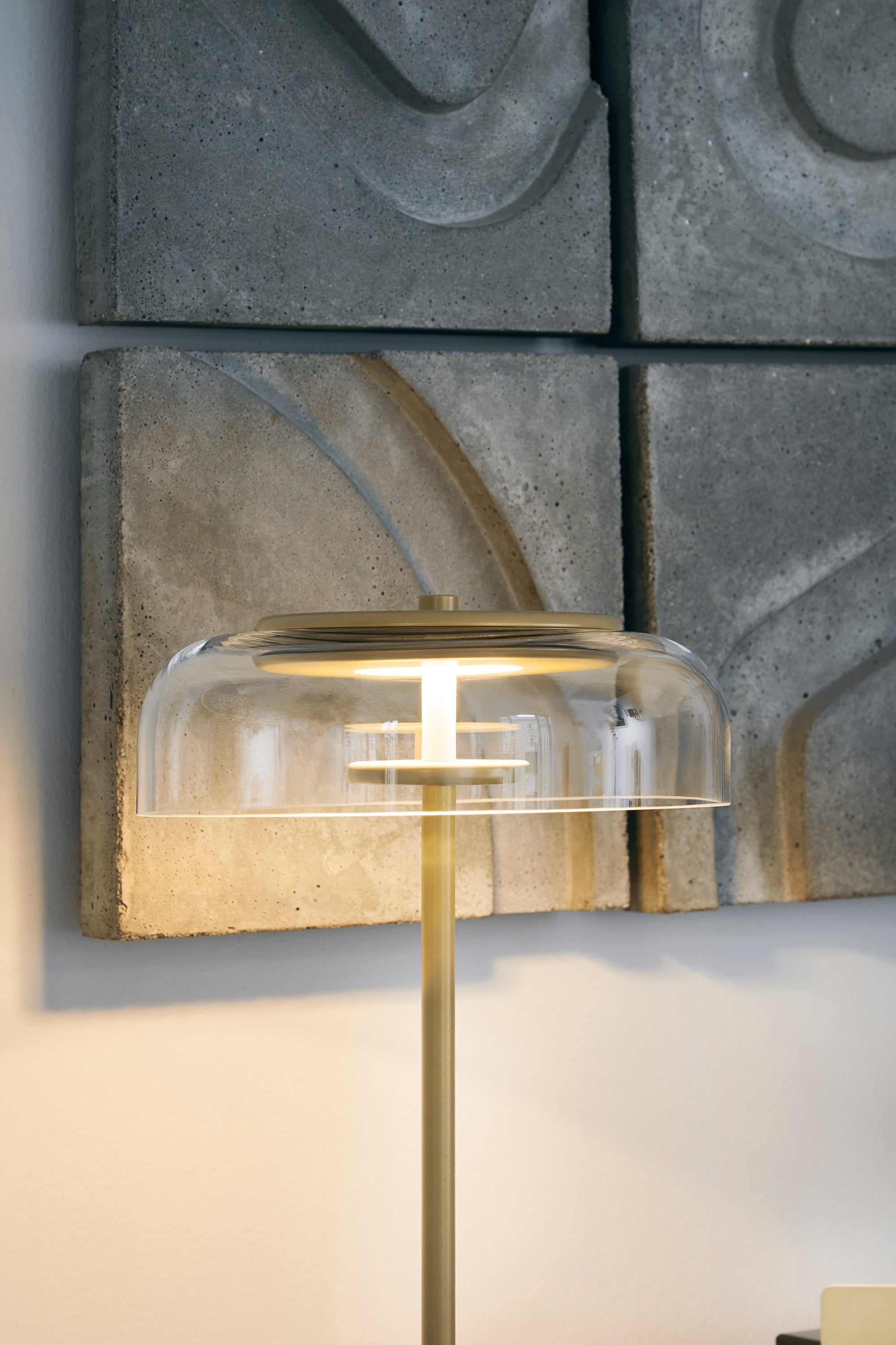 BLOSSI Table Lamp in Gold with Transparent Glass