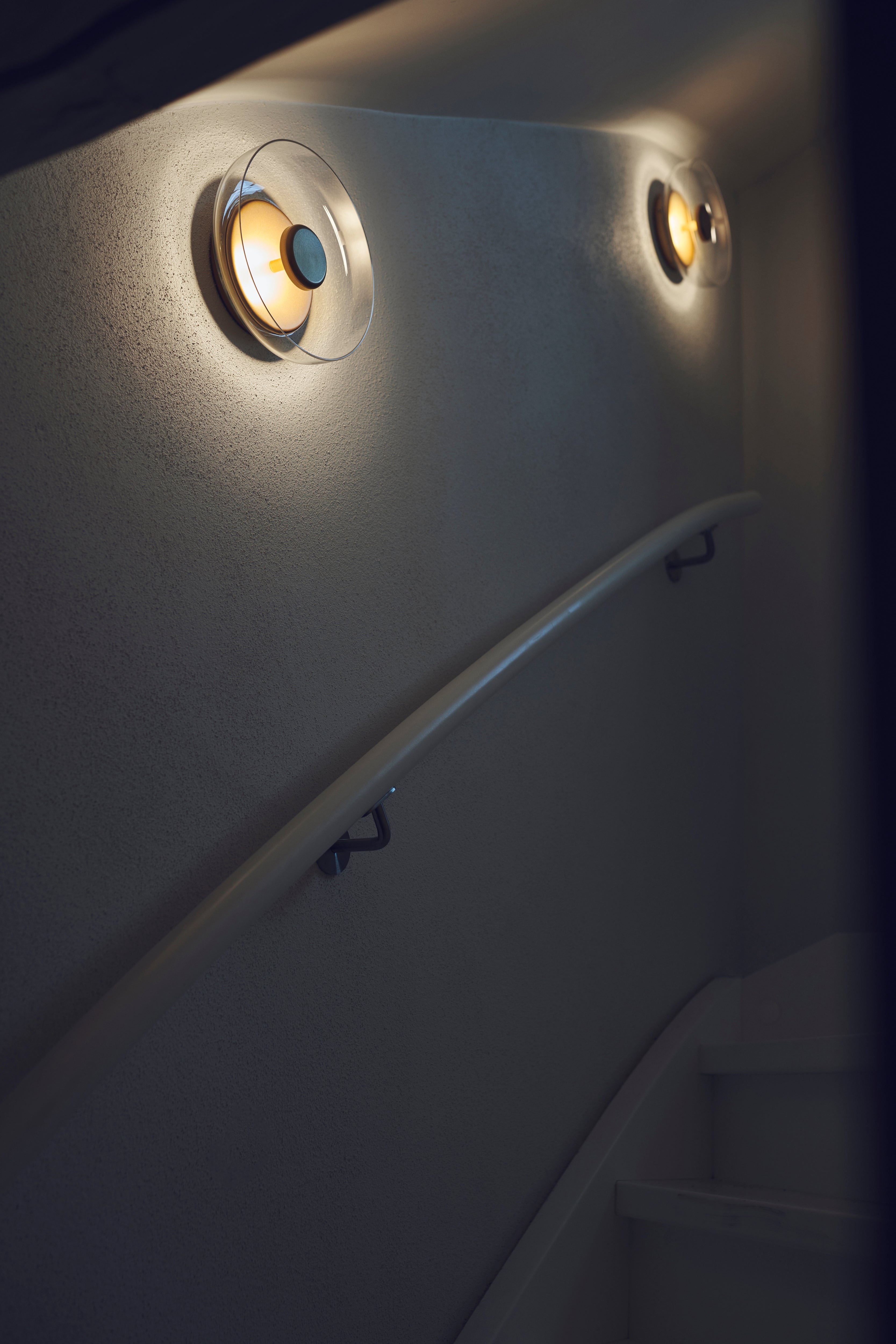 BLOSSI Wall Lamp in Gold with Transparent Glass