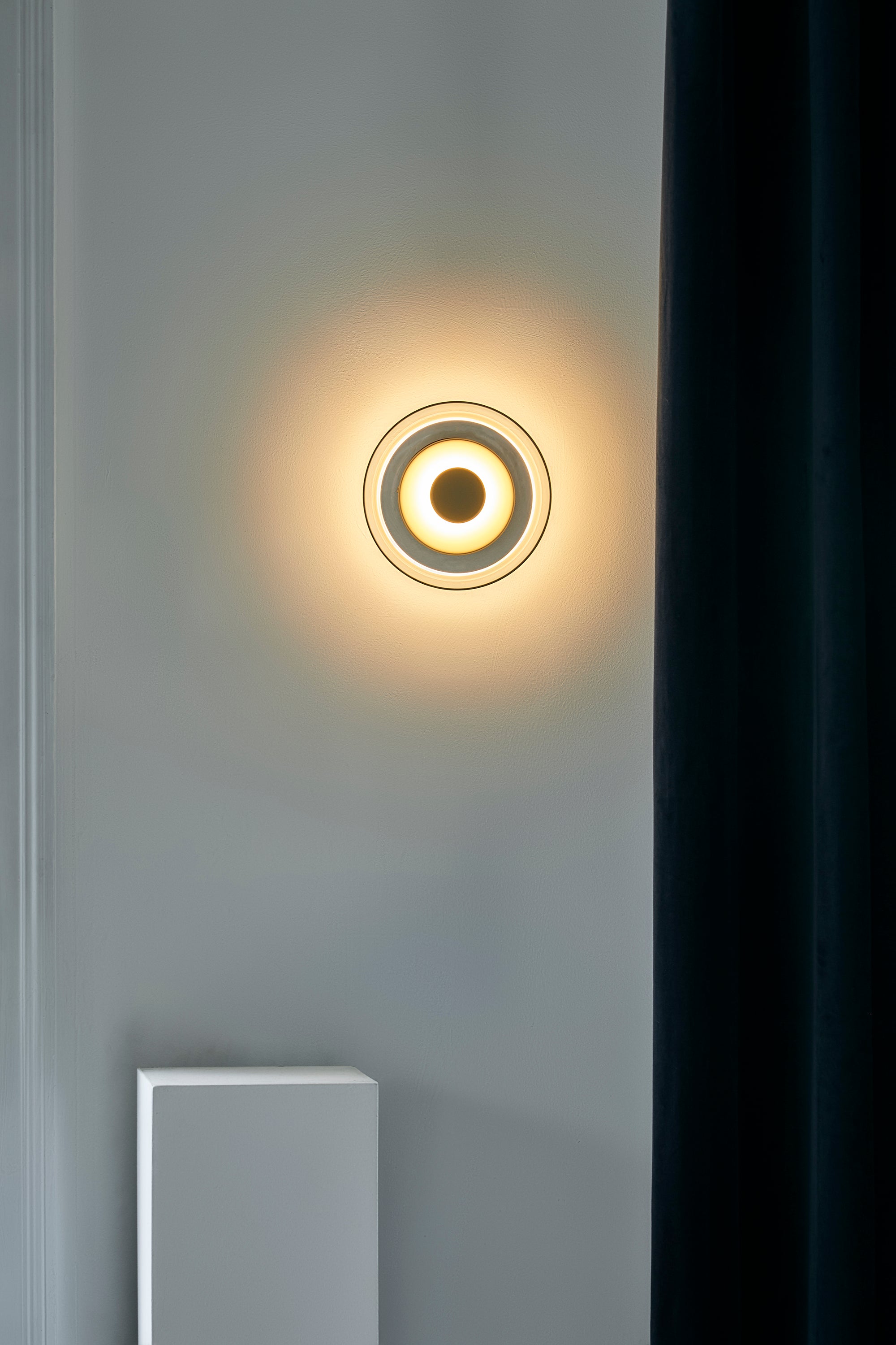 BLOSSI Wall Lamp in Gold with Transparent Glass