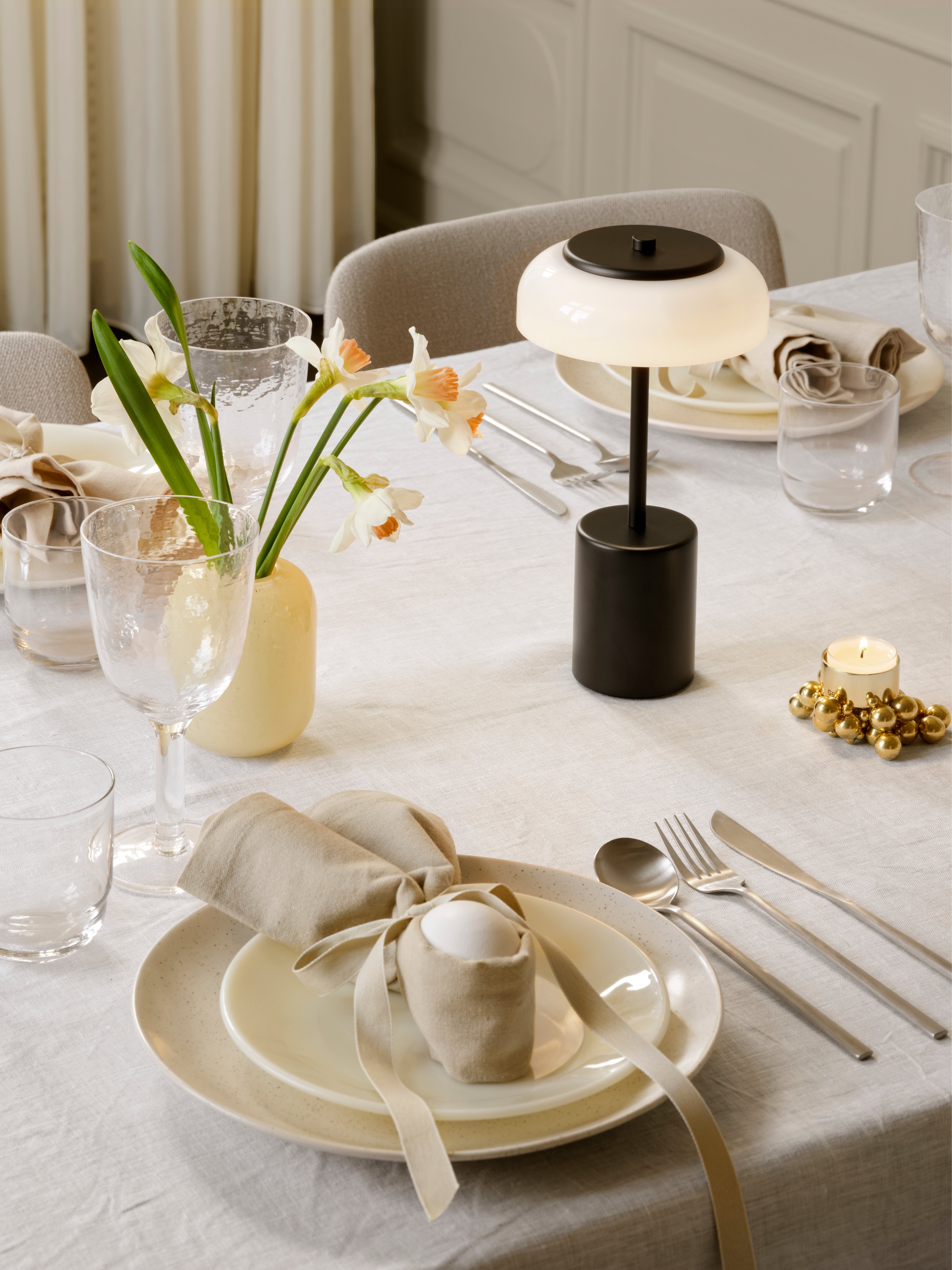 Portable Lamp BLOSSI black with opal glass