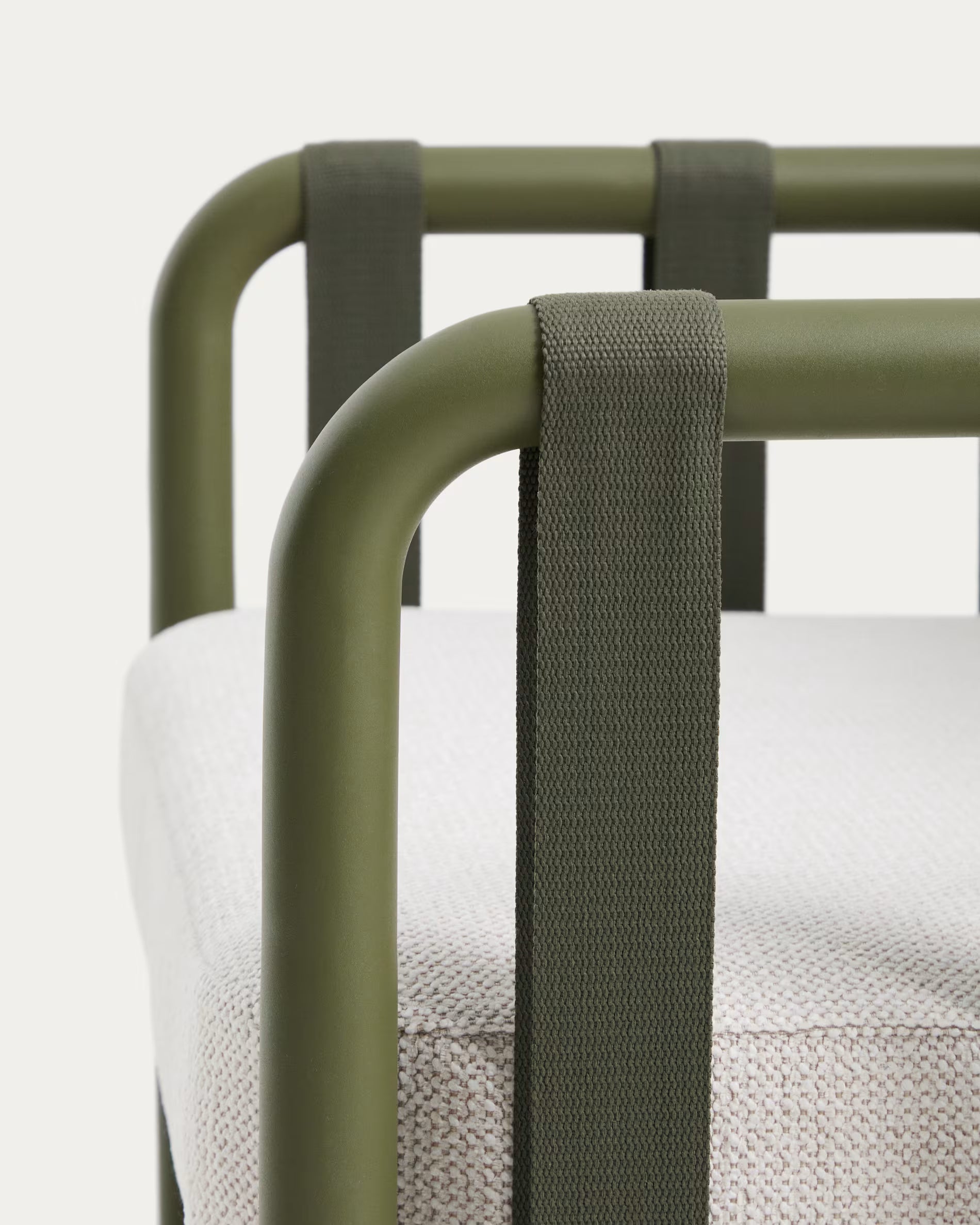 OMALA garden set in light beige with a green base