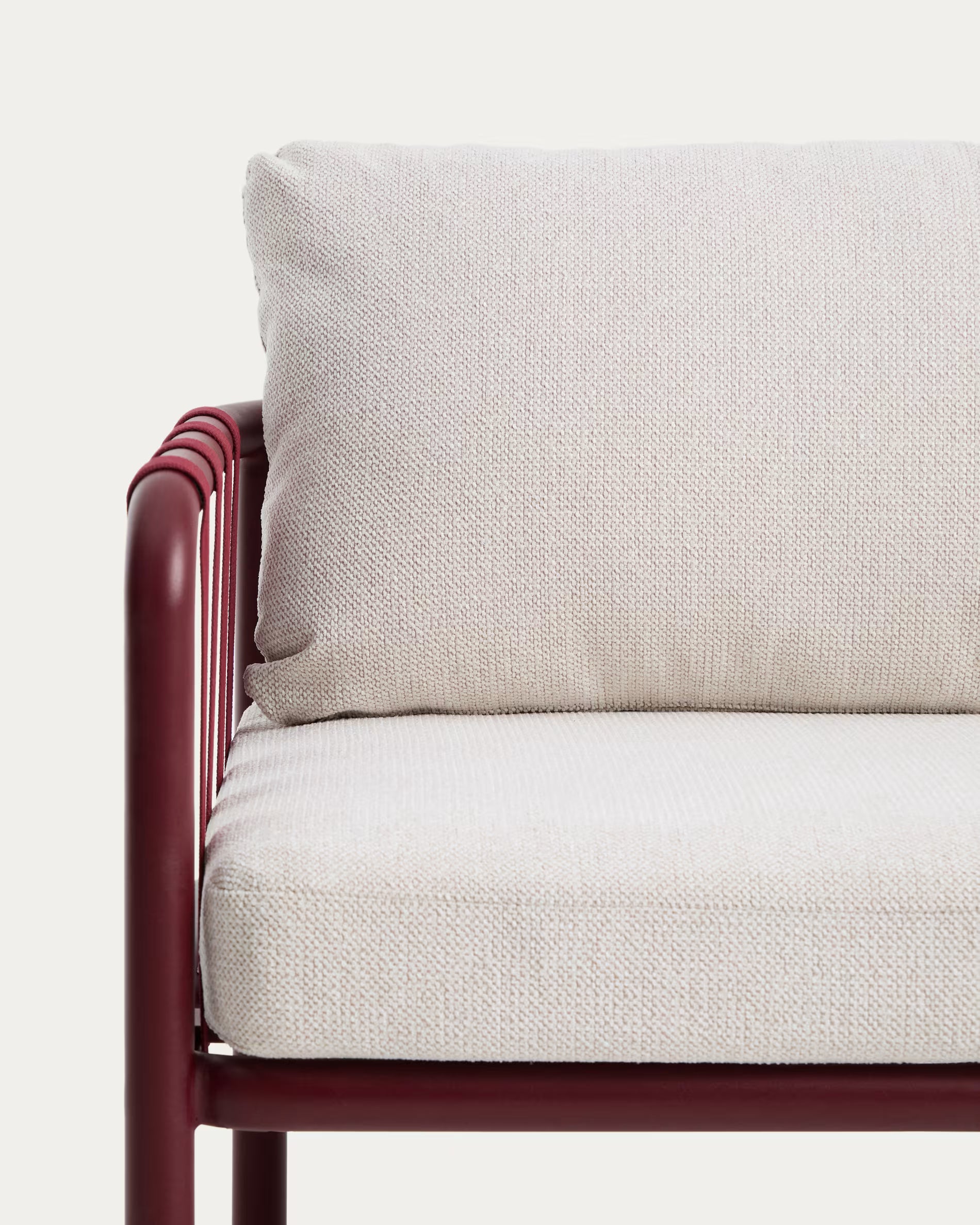 OMALA garden set in light beige with a burgundy base