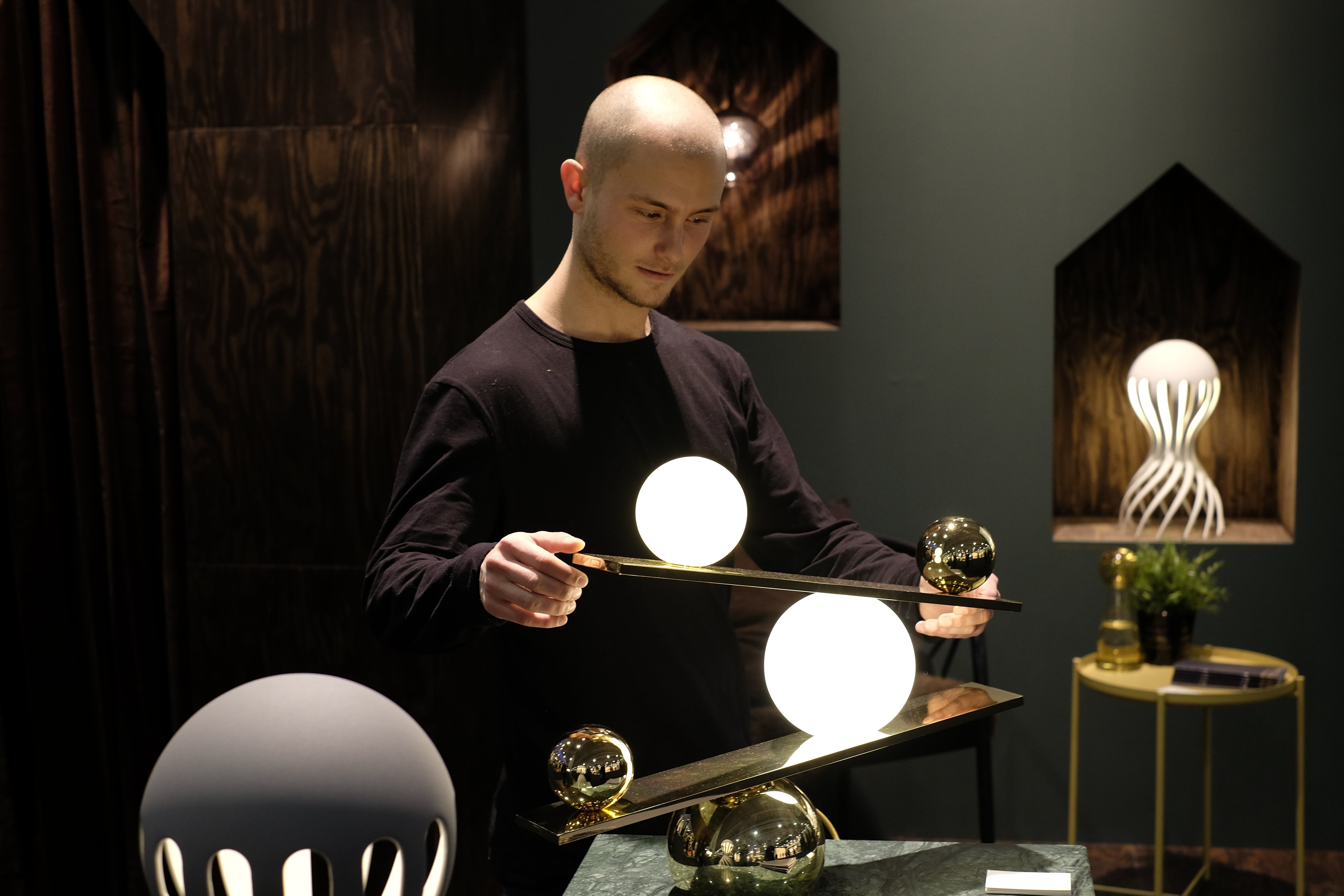 Tischlampe BALANCE aus Messing