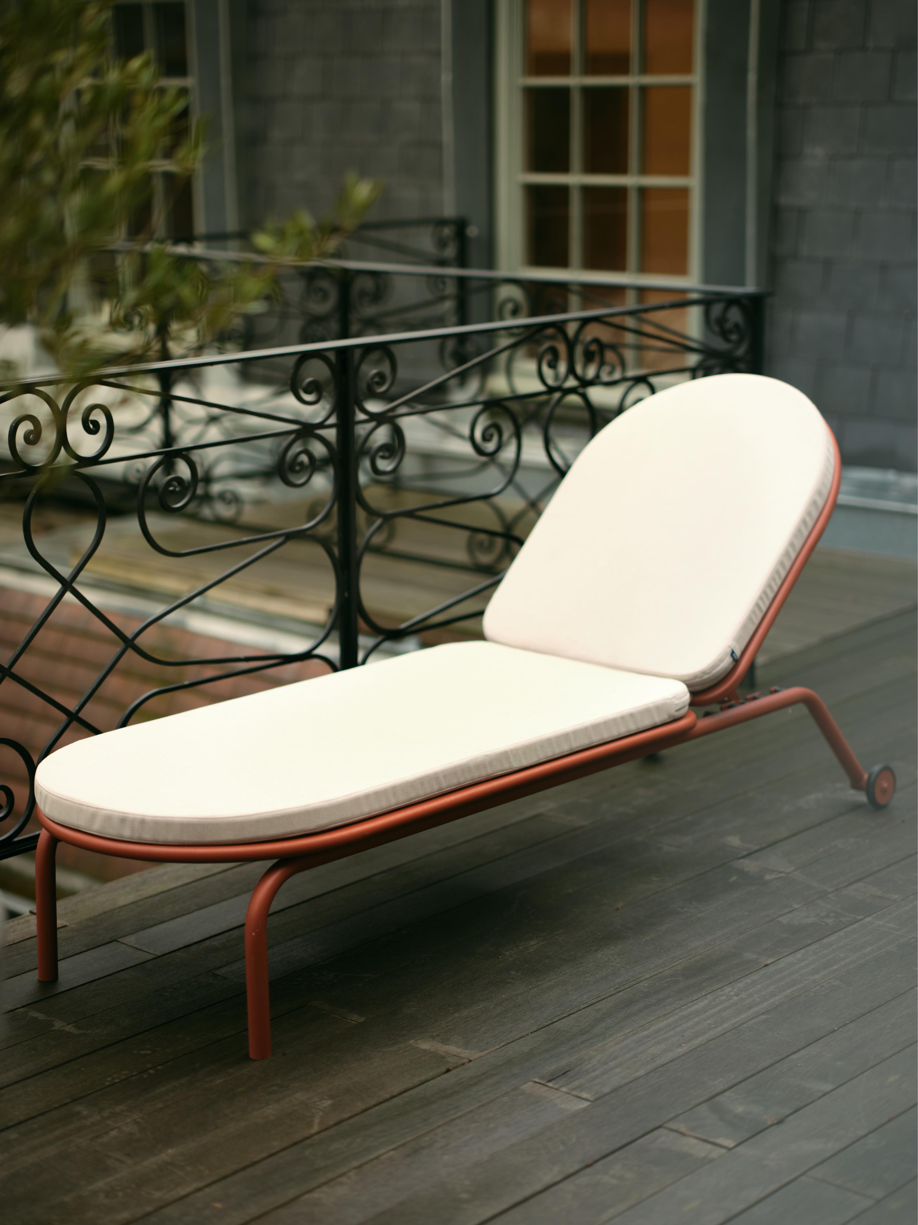 WEEK-END Red Garden Lounger