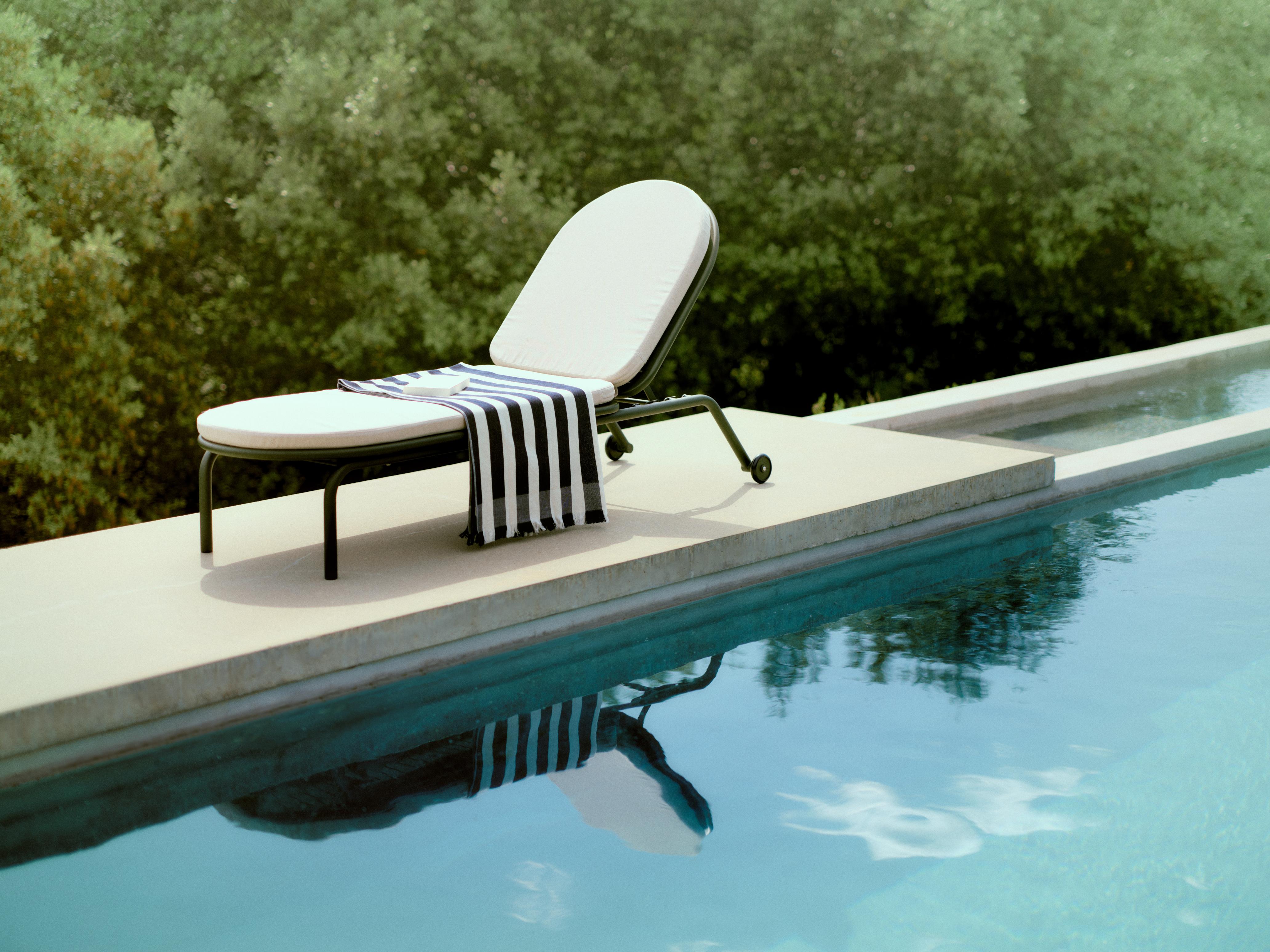 WEEK-END Red Garden Lounger
