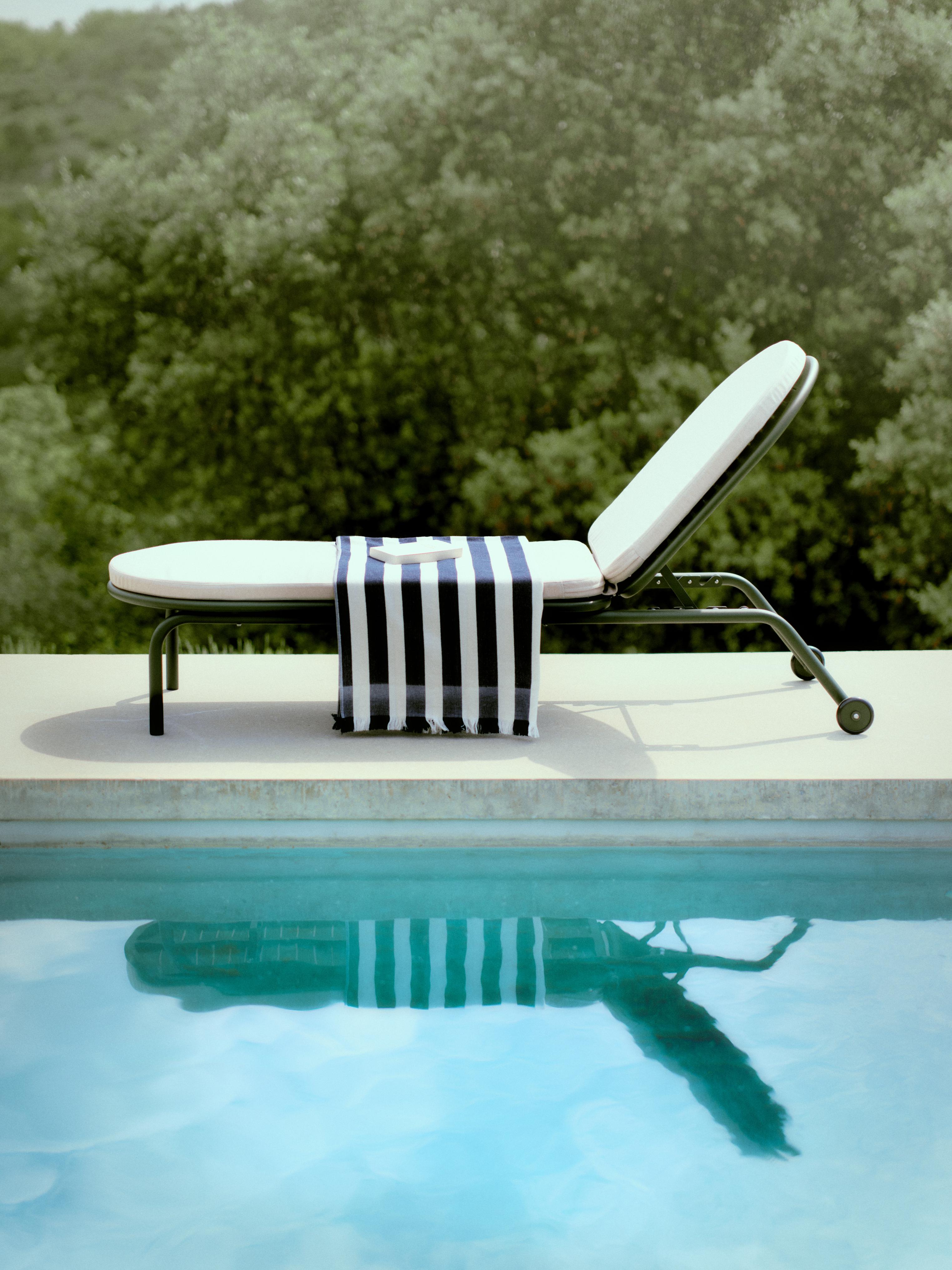 WEEK-END Red Garden Lounger