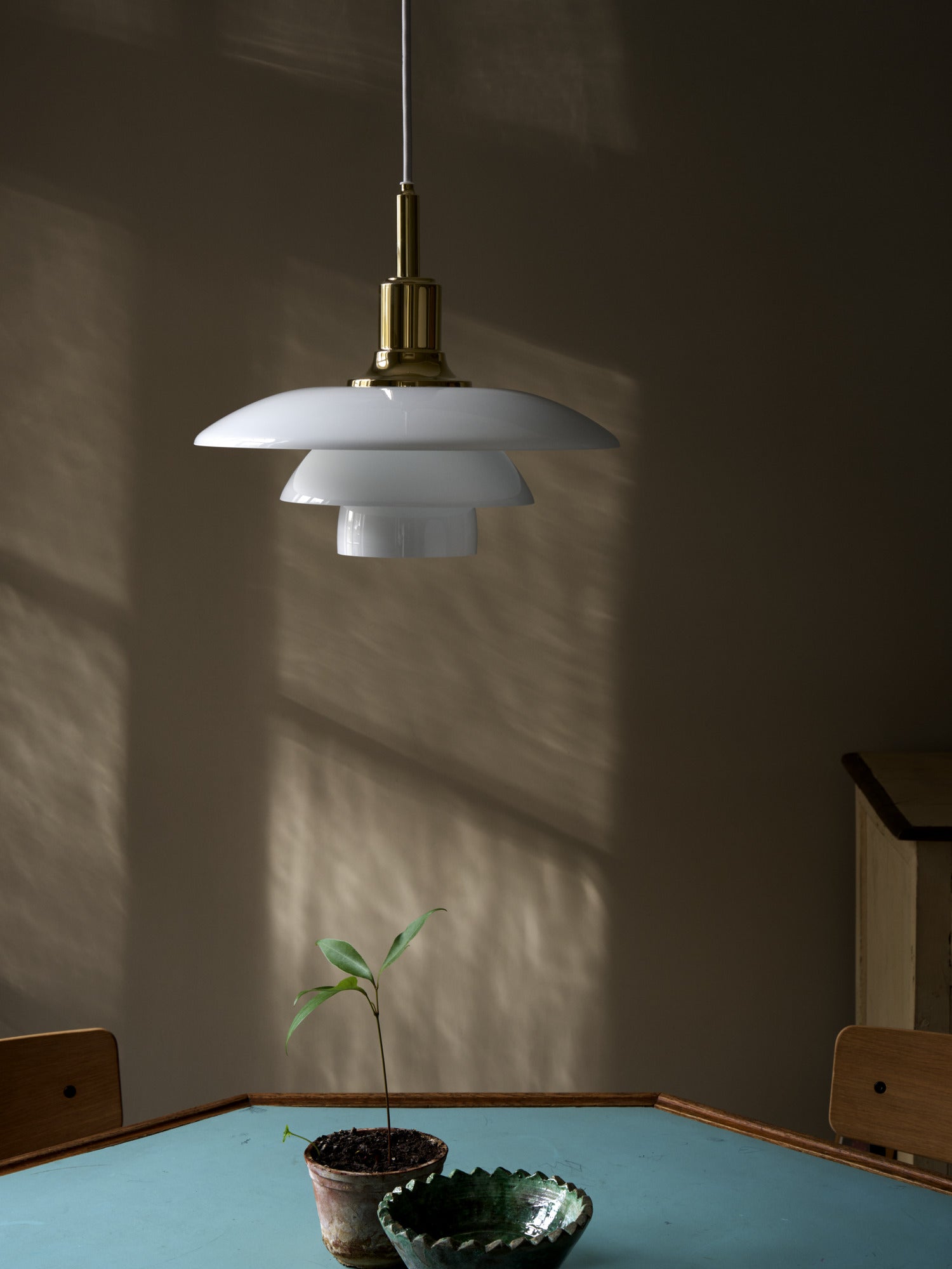 PH 3/2 pendant lamp white with brass finish