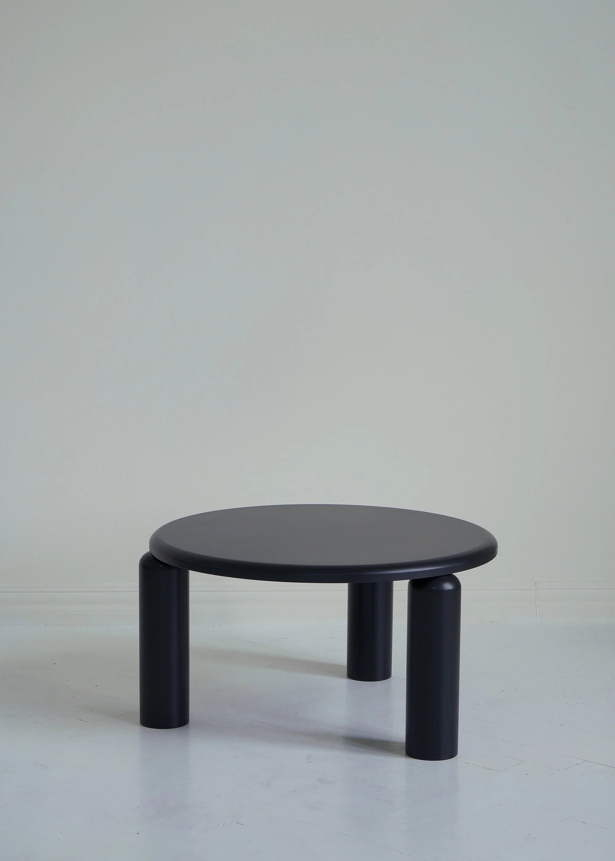 Couchtisch NEO aus schwarzem Eschenholz