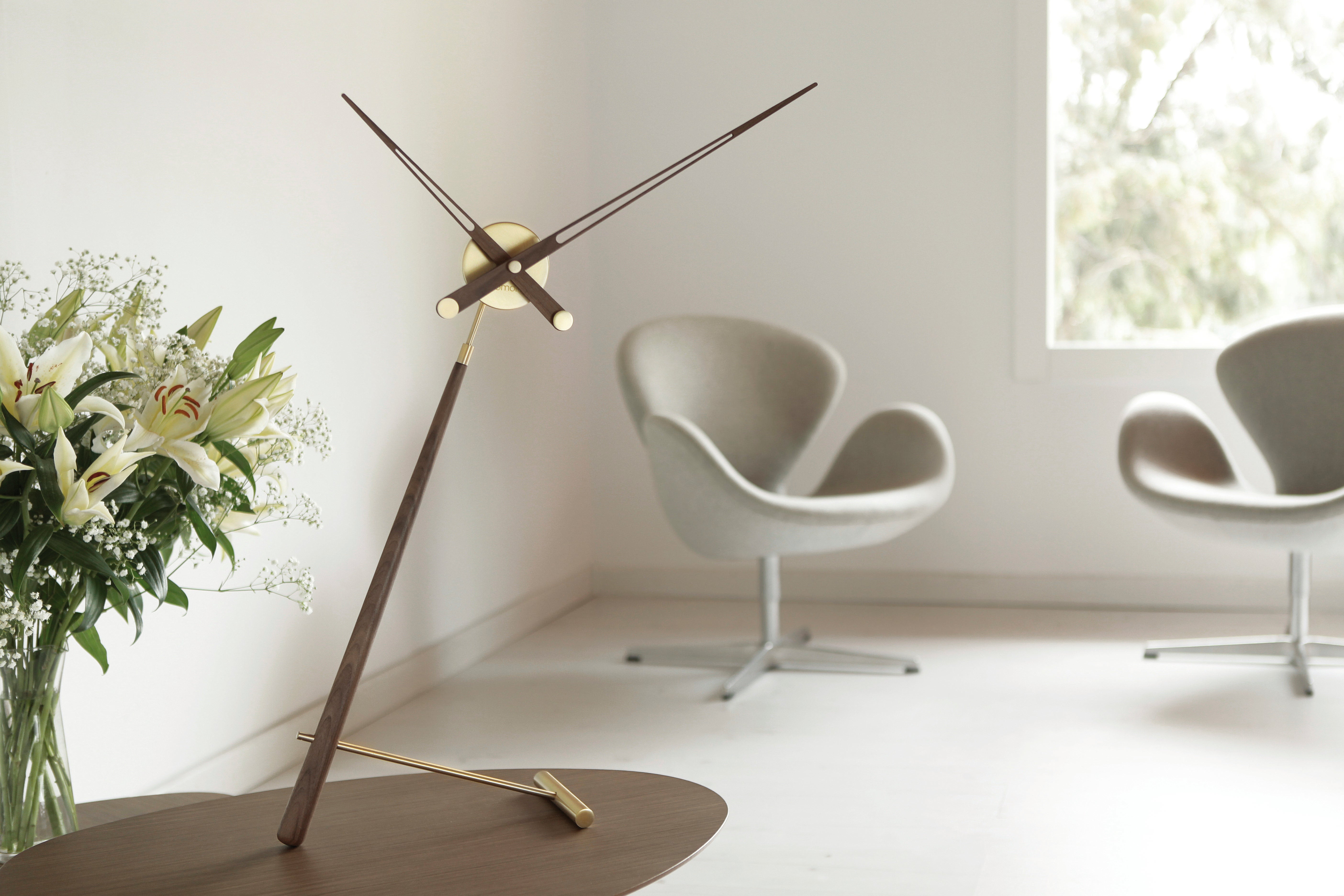 PUNTERO table clock walnut wood with brass finish